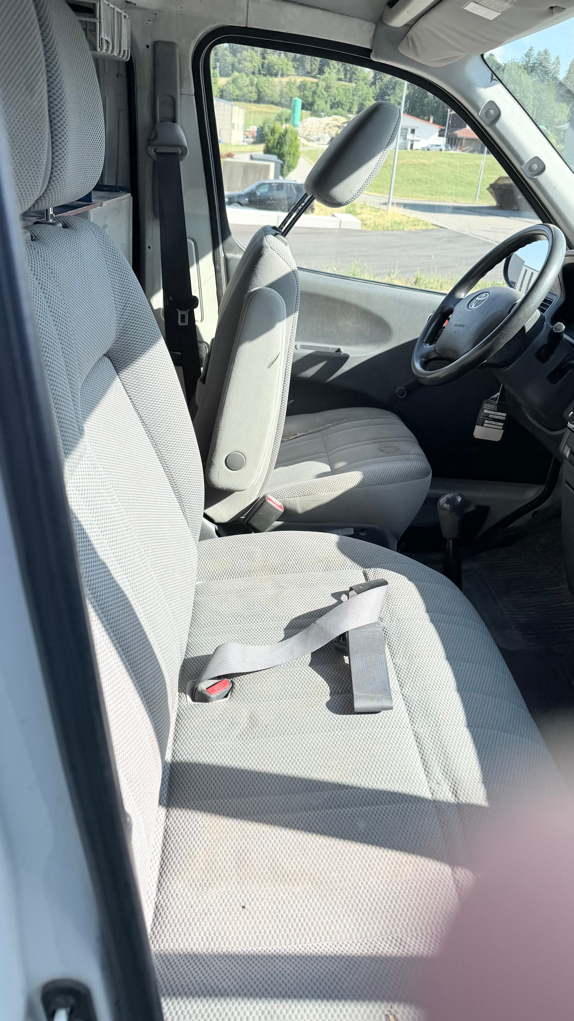 TOYOTA HI-ACE-image-6