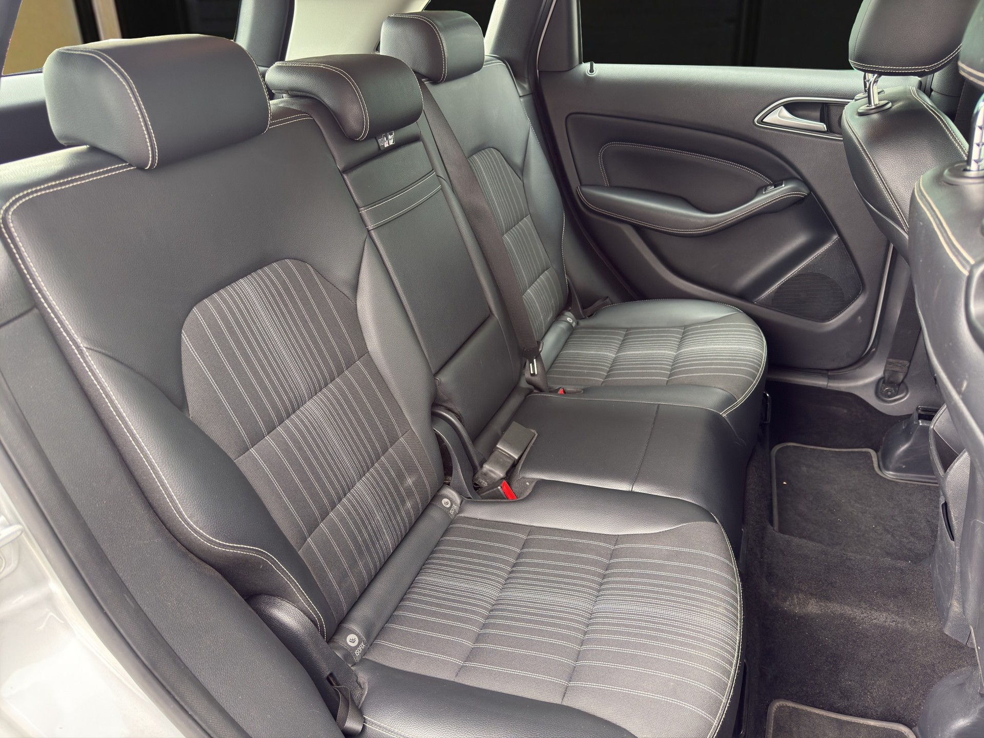 MERCEDES-BENZ B 180 CDI BlueEF-image-12