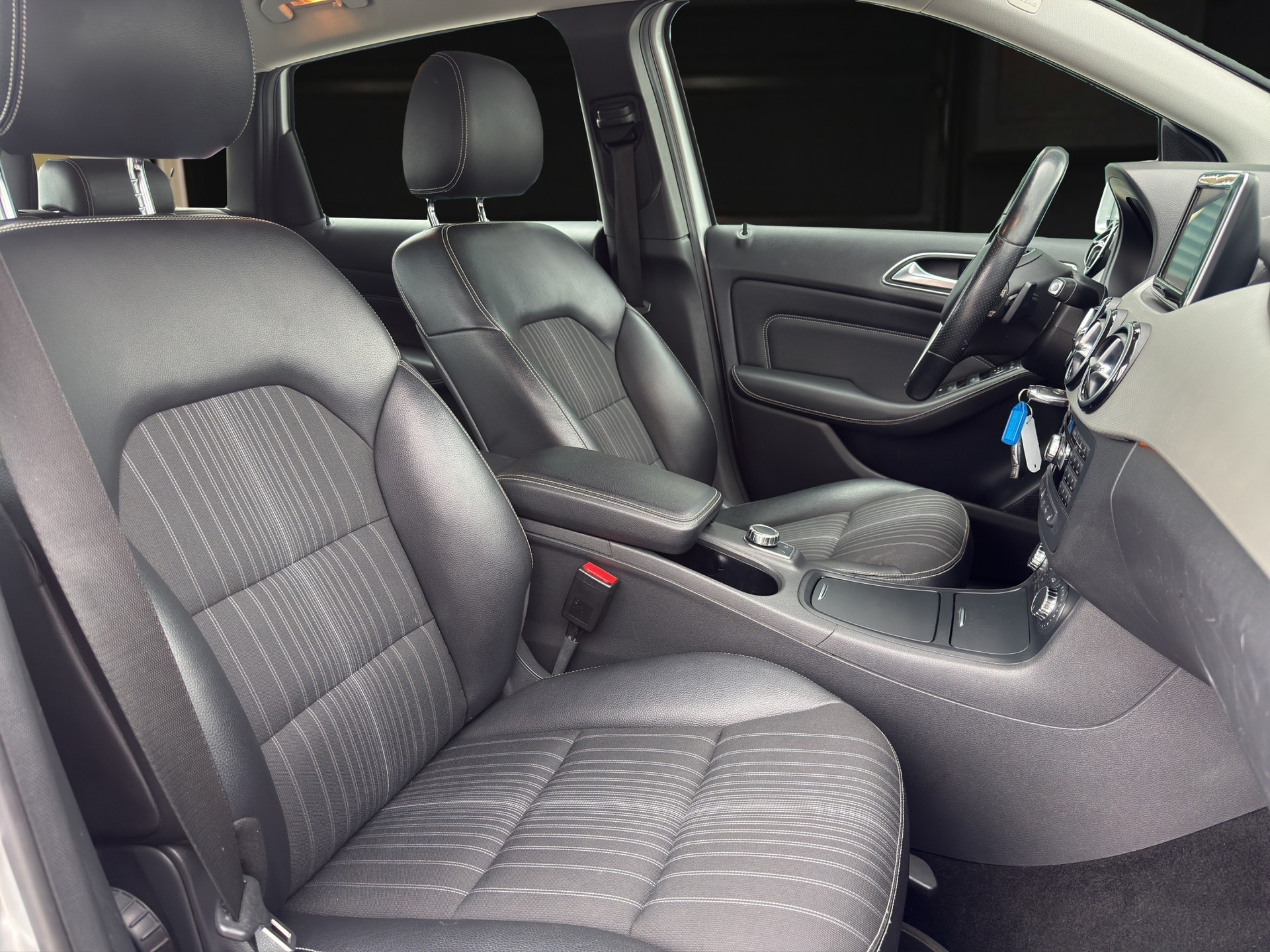 MERCEDES-BENZ B 180 CDI BlueEF-image-9
