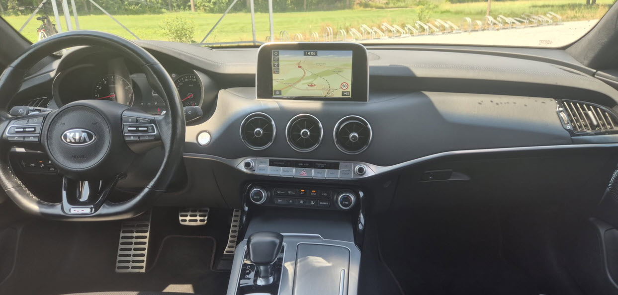 KIA Stinger 3.3 T-GDi GT Automat AWD-image-11