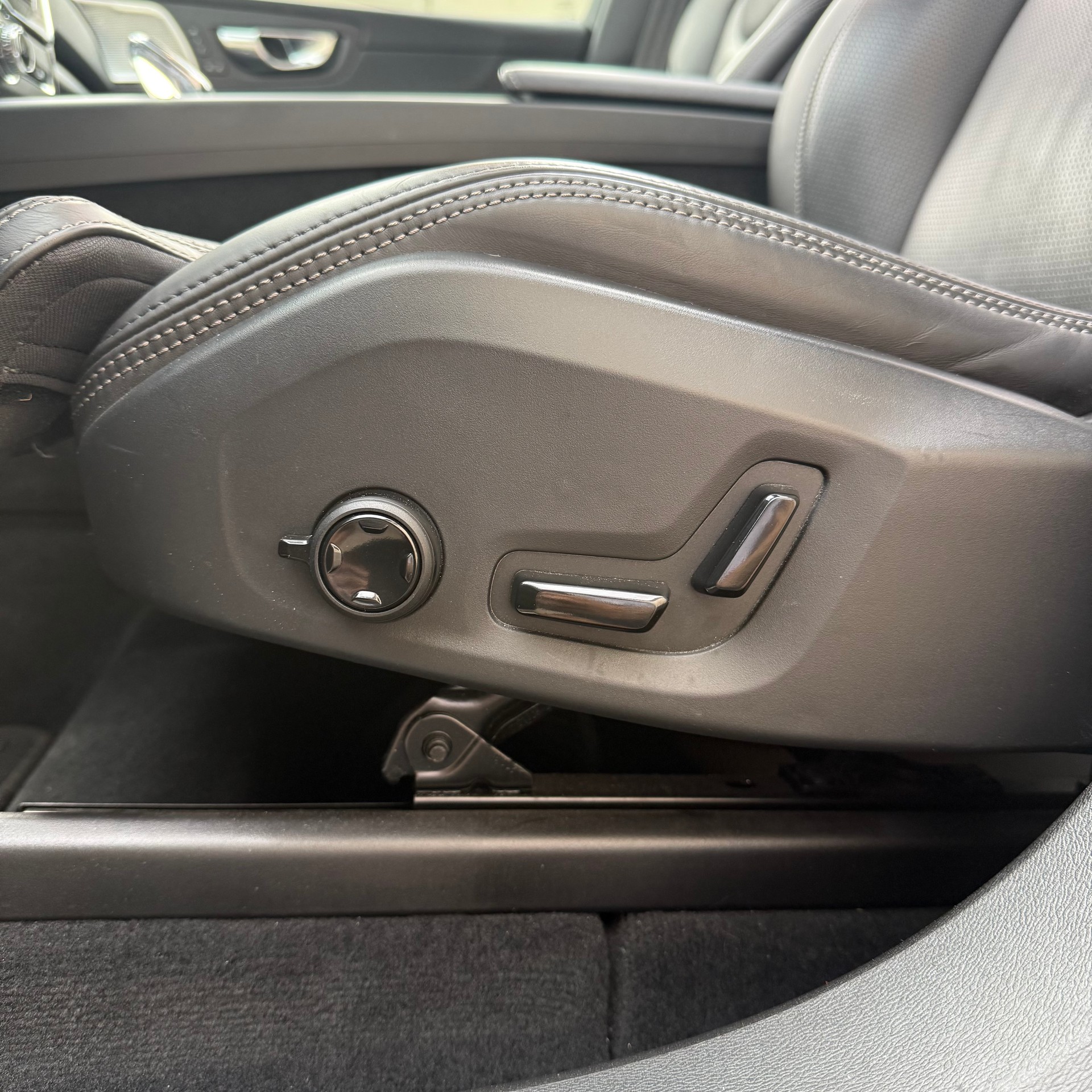 VOLVO XC60 T8 eAWD Inscription Geartronic Swiss-image-13