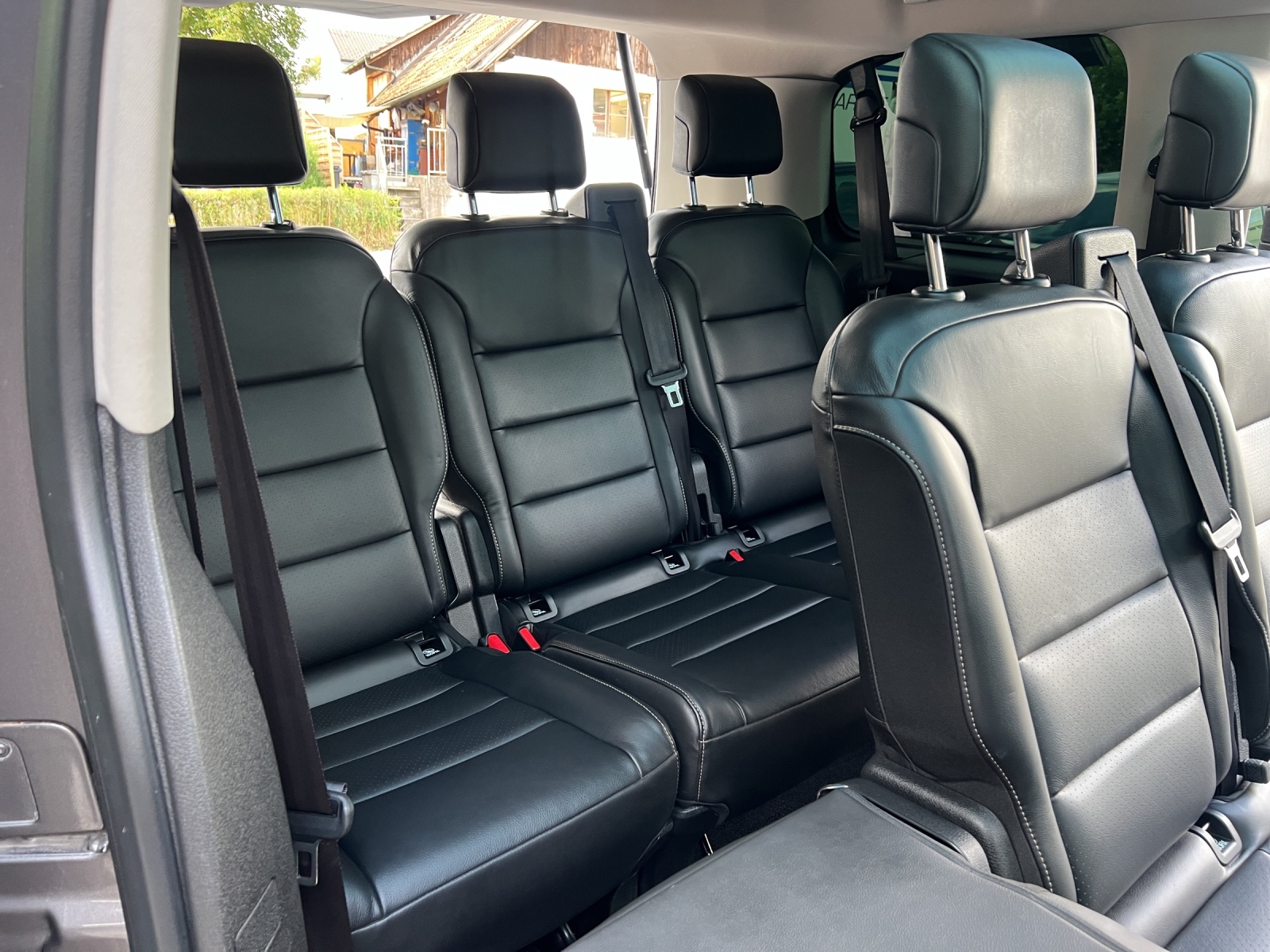 PEUGEOT Traveller 2.0 BlueHDi Allure Standard EAT-image-9