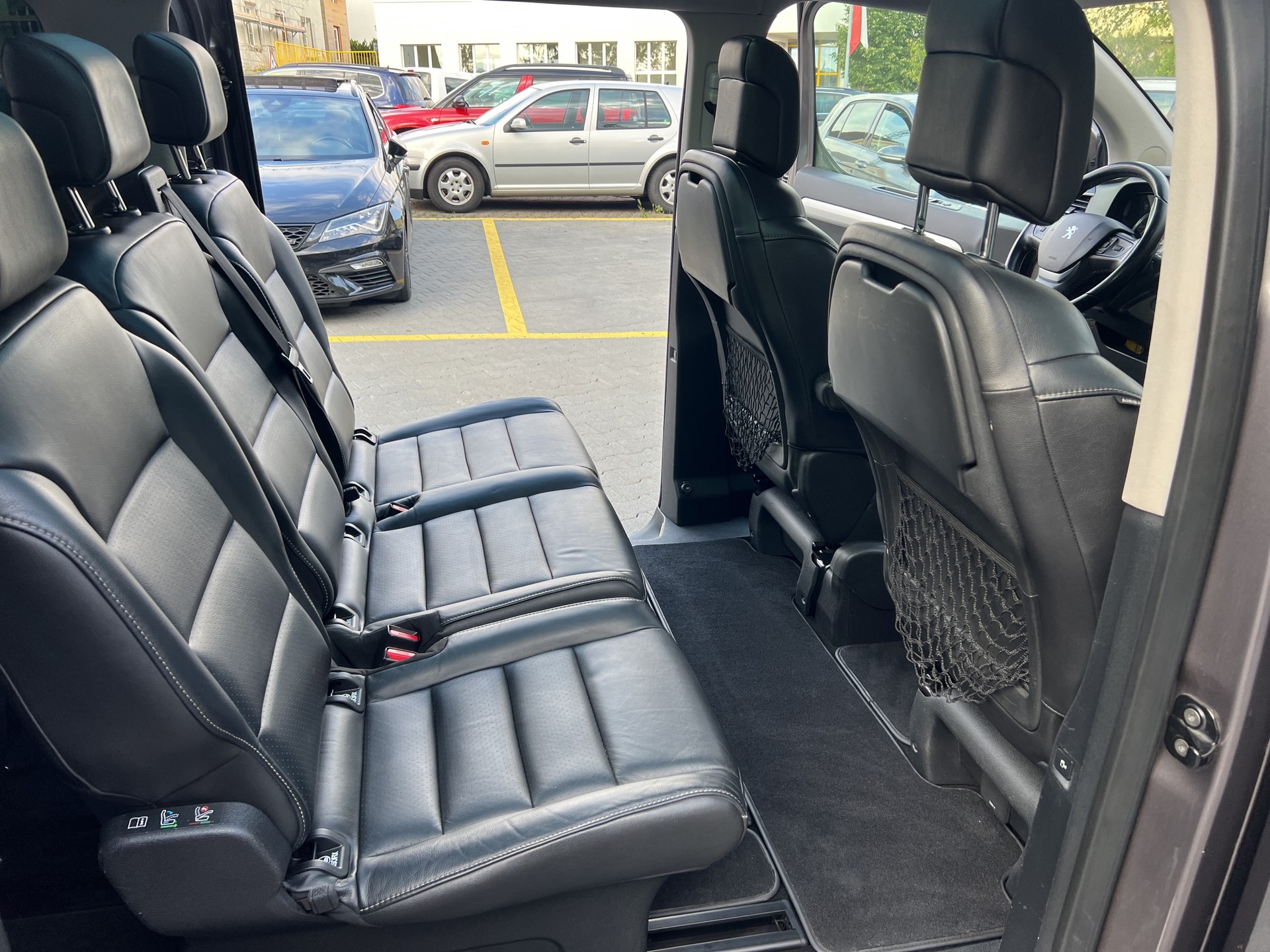 PEUGEOT Traveller 2.0 BlueHDi Allure Standard EAT-image-8
