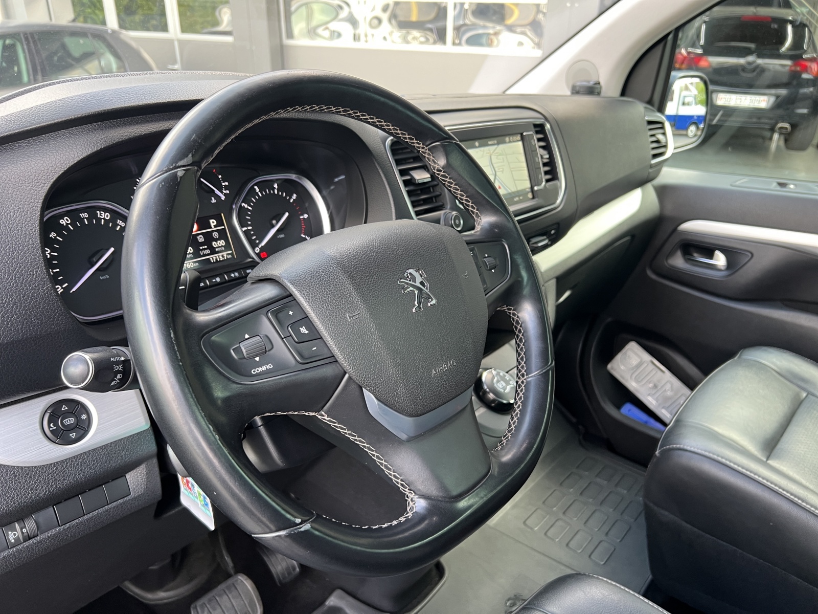 PEUGEOT Traveller 2.0 BlueHDi Allure Standard EAT-image-14