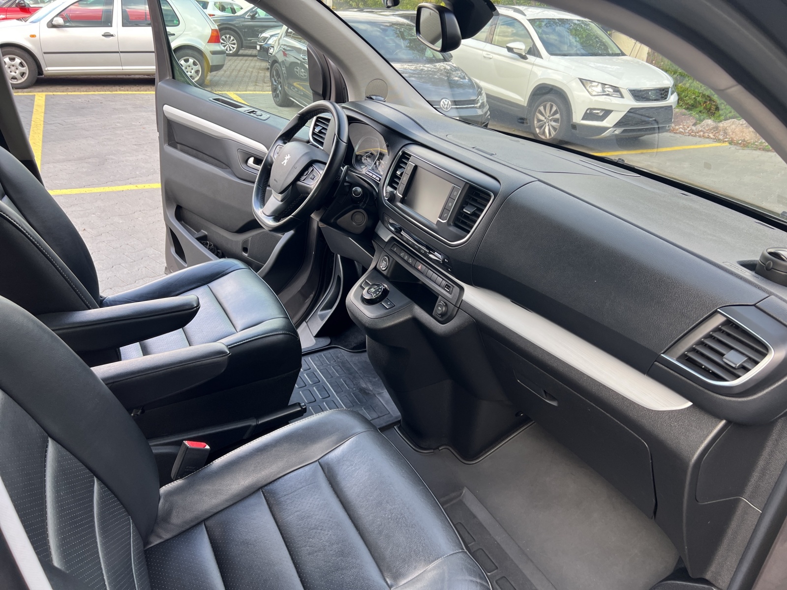 PEUGEOT Traveller 2.0 BlueHDi Allure Standard EAT-image-6