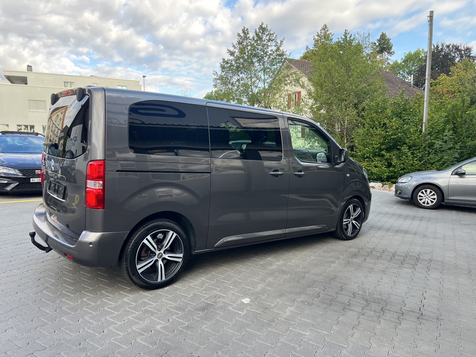 PEUGEOT Traveller 2.0 BlueHDi Allure Standard EAT-image-3