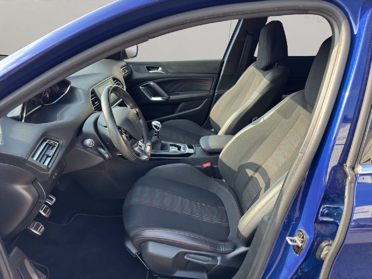 PEUGEOT 308 1.2 PureTech 130 Allure-image-4