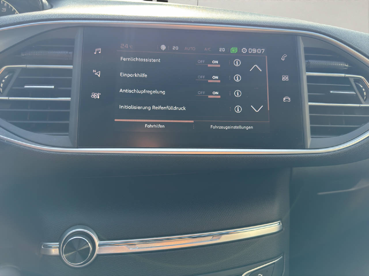 PEUGEOT 308 1.2 PureTech 130 Allure-image-10