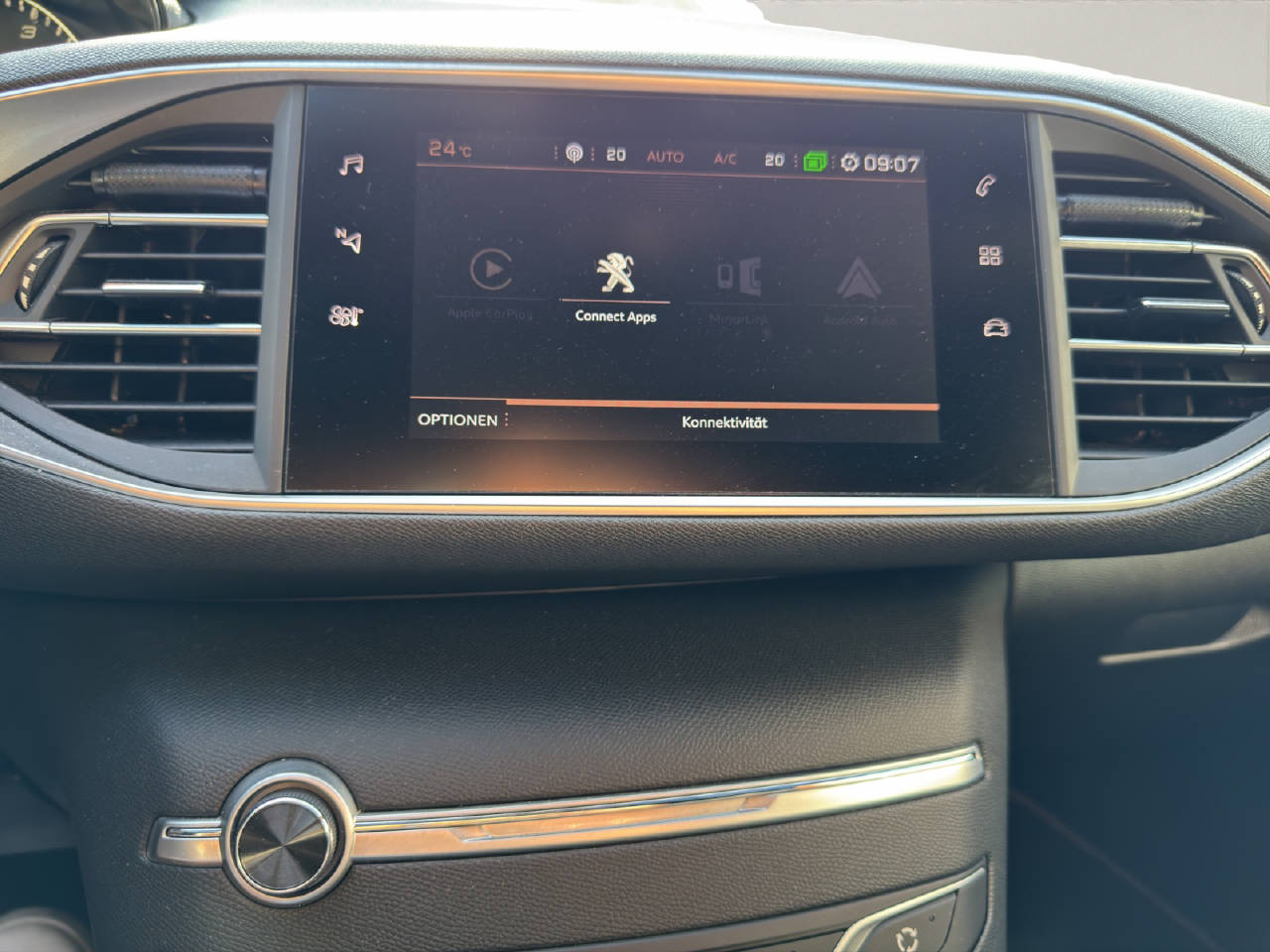 PEUGEOT 308 1.2 PureTech 130 Allure-image-11