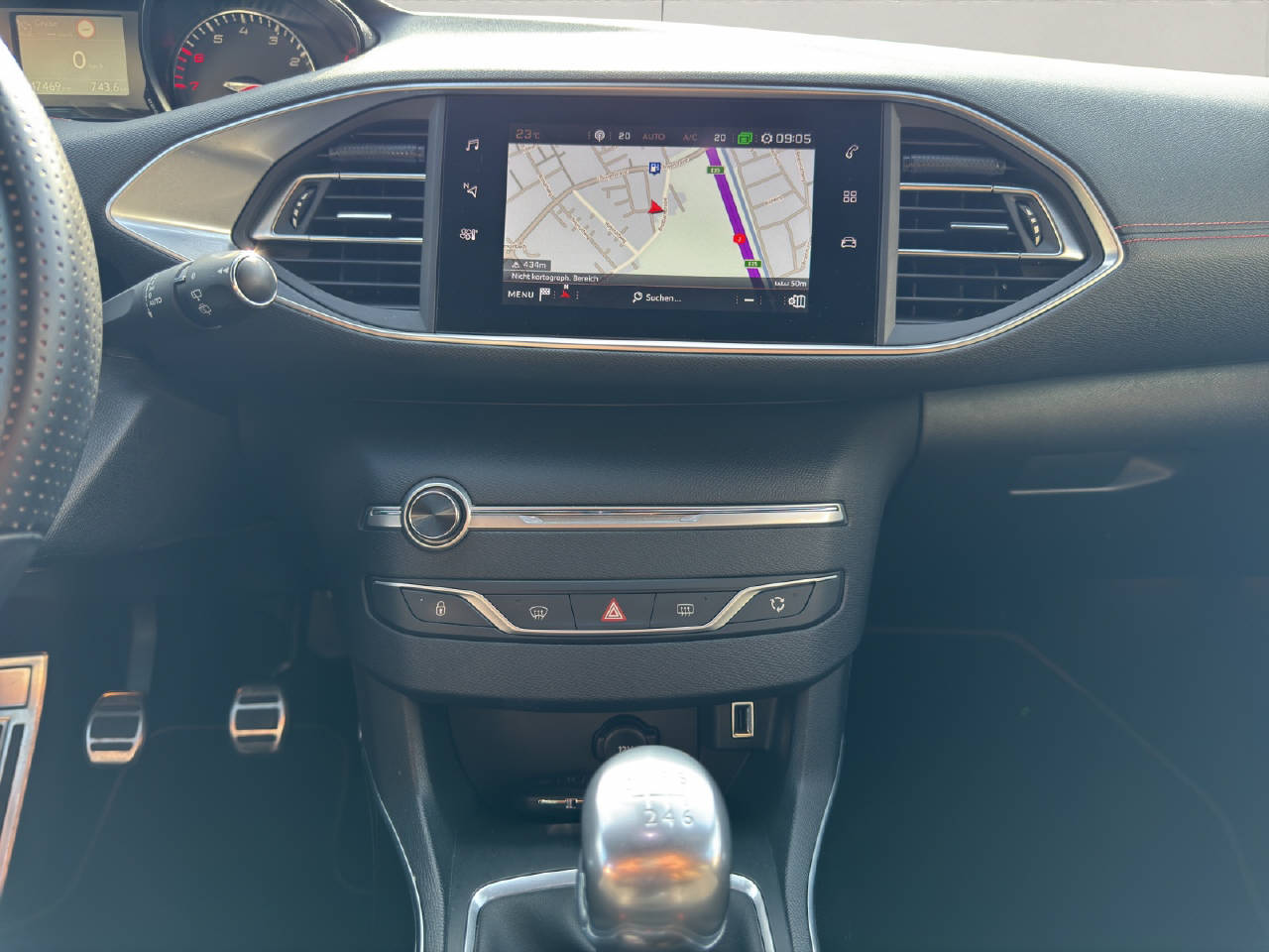 PEUGEOT 308 1.2 PureTech 130 Allure-image-8