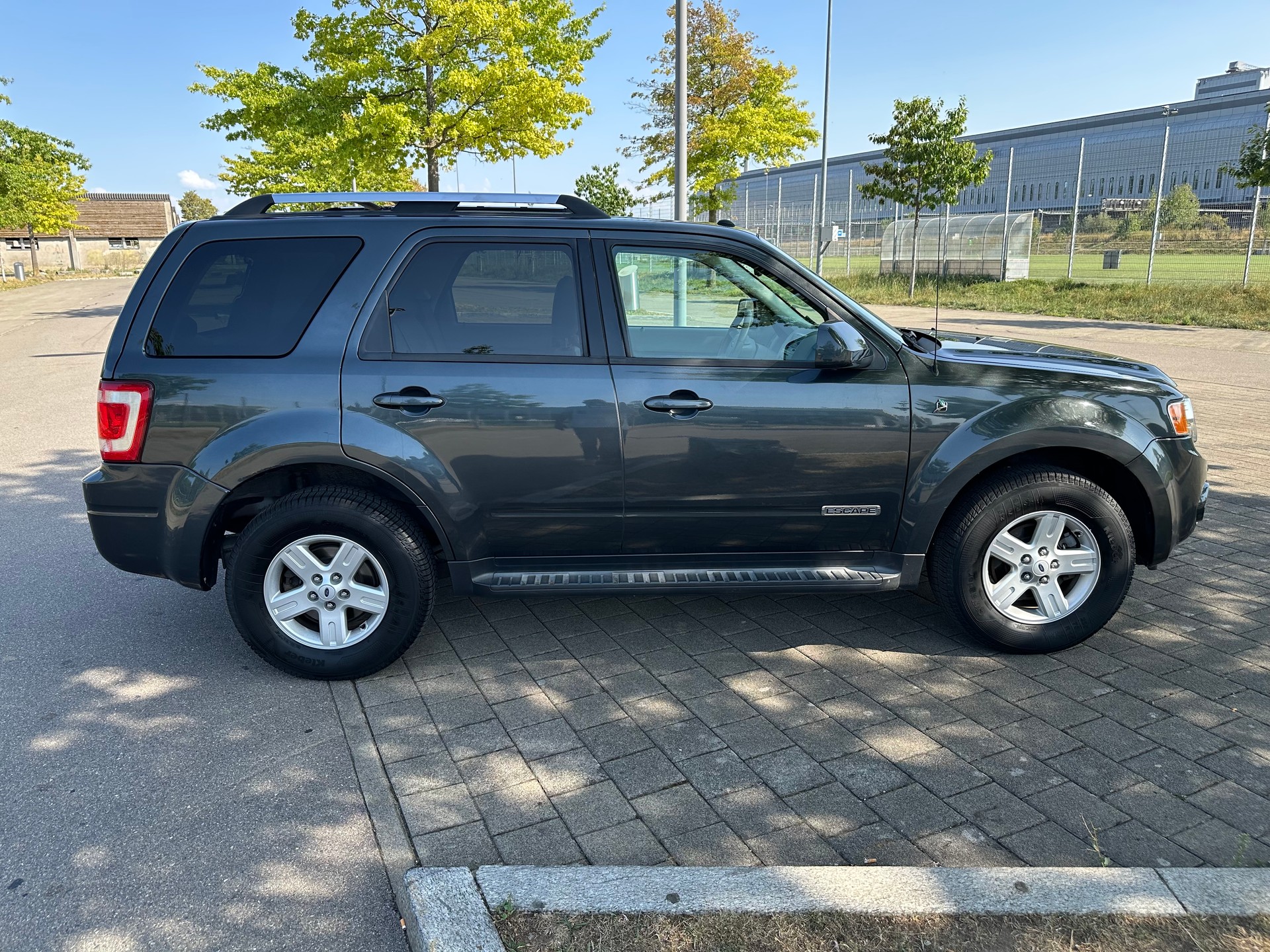 FORD Escape -Hybrid-image-3