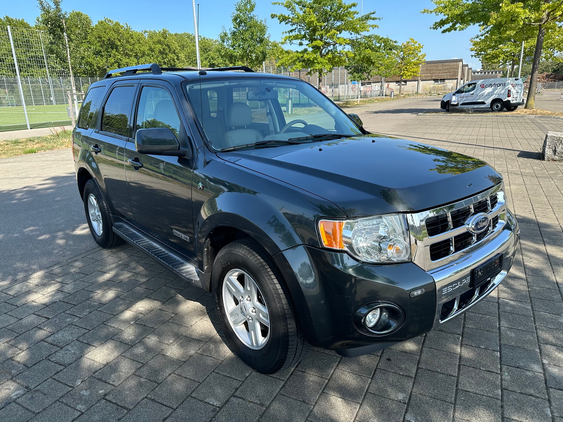 FORD Escape -Hybrid-image-2