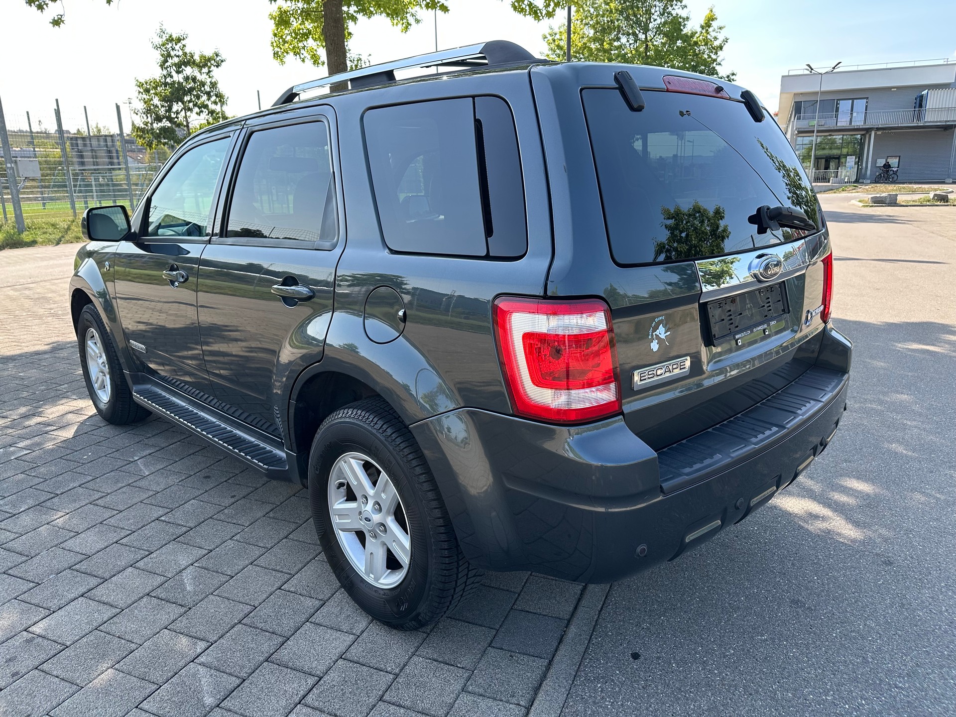 FORD Escape -Hybrid-image-6