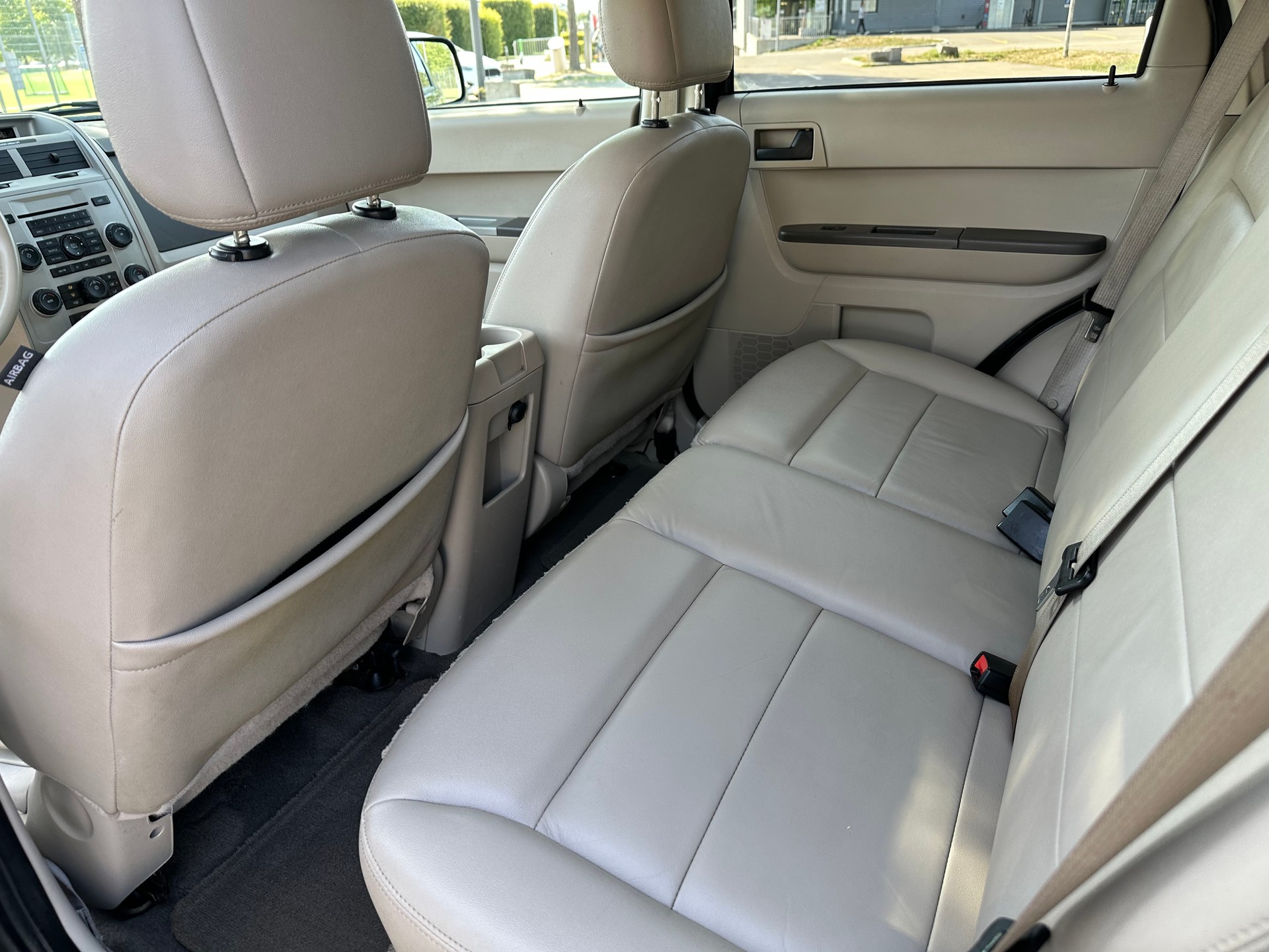 FORD Escape -Hybrid-image-10