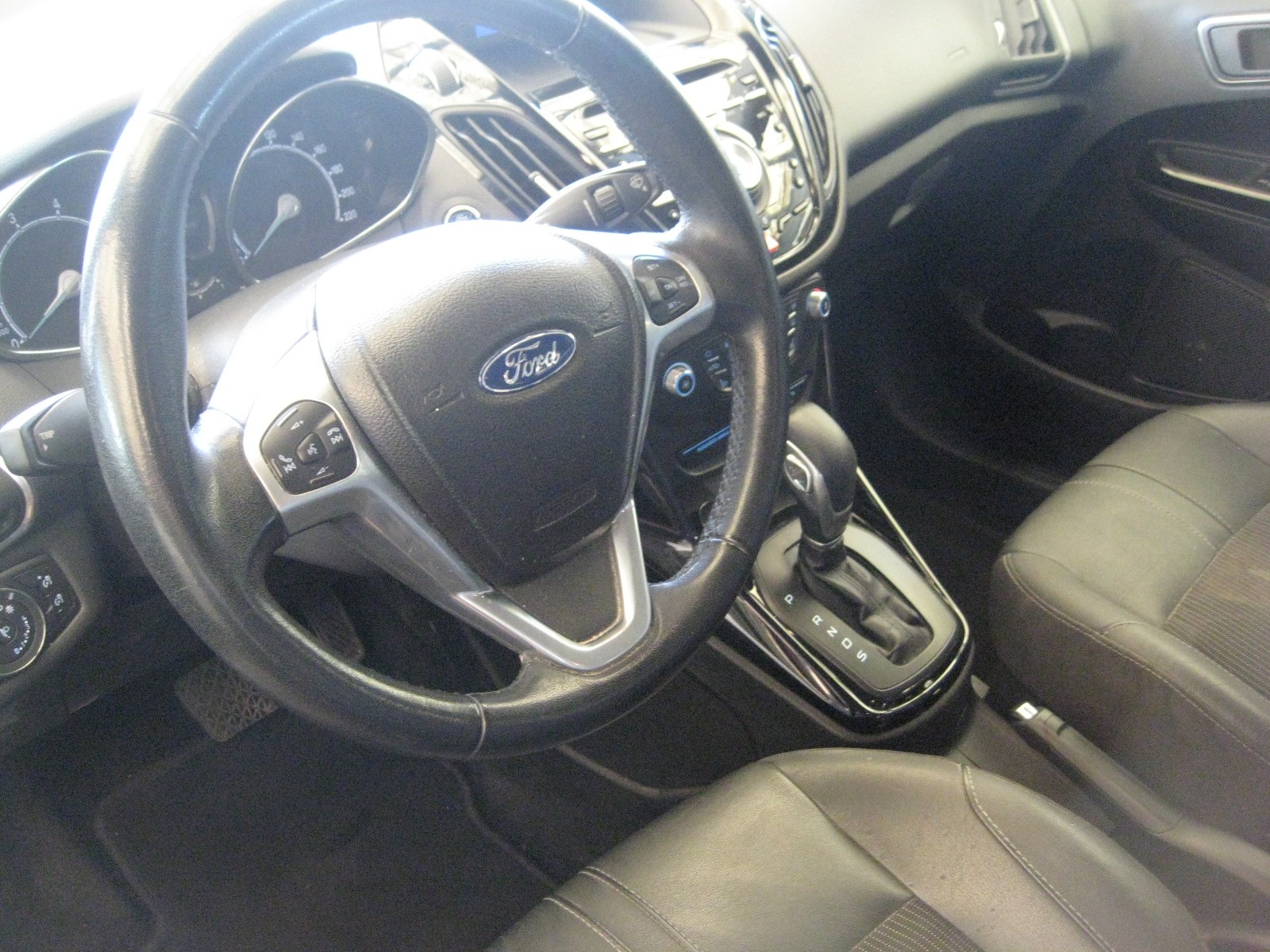 FORD B-Max 1.6 Ti-VCT Titanium PowerShift-image-8