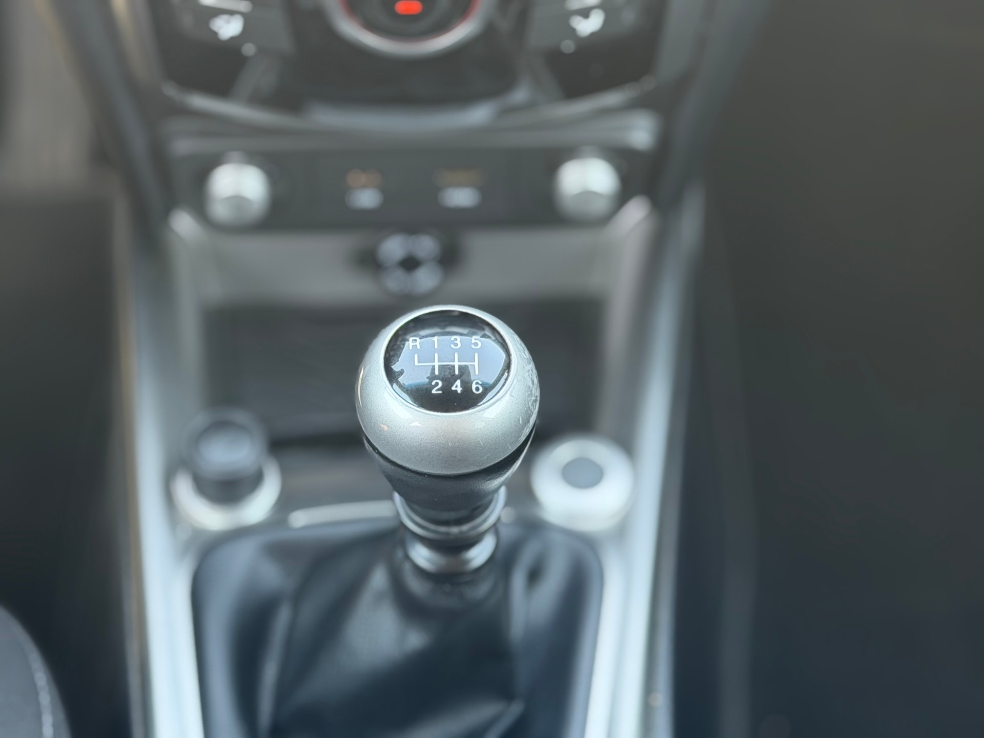 KGM-SsangYong Tivoli 1.6 eXDi Quartz 2WD-image-12