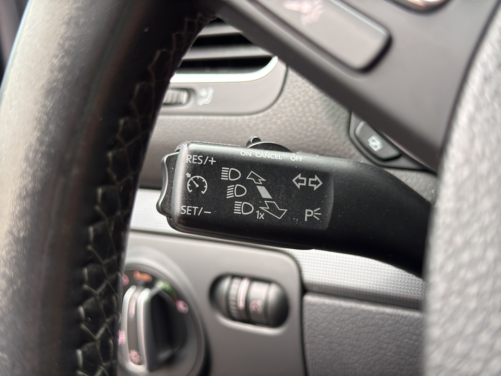 VW Golf 2.0 TDI Style 4Motion-image-24