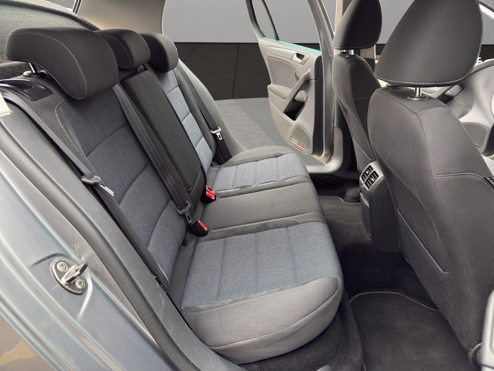 VW Golf 2.0 TDI Style 4Motion-image-17