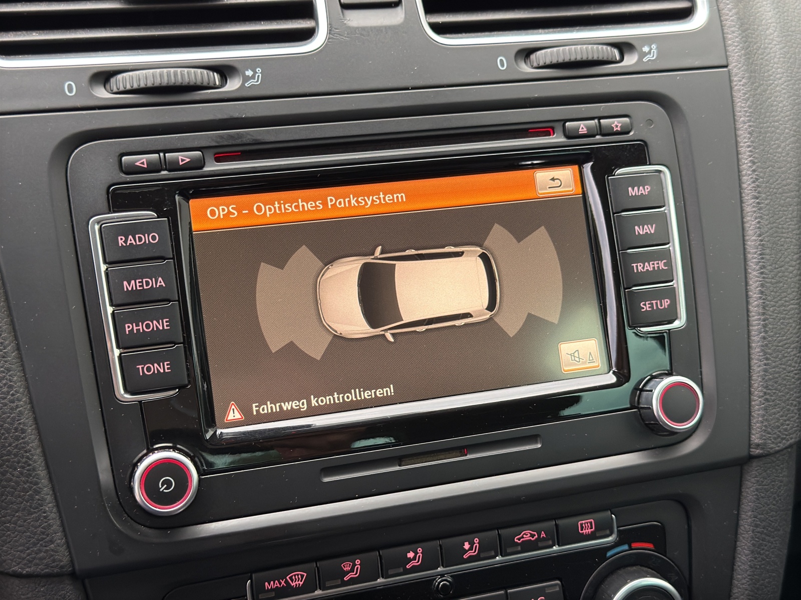 VW Golf 2.0 TDI Style 4Motion-image-28