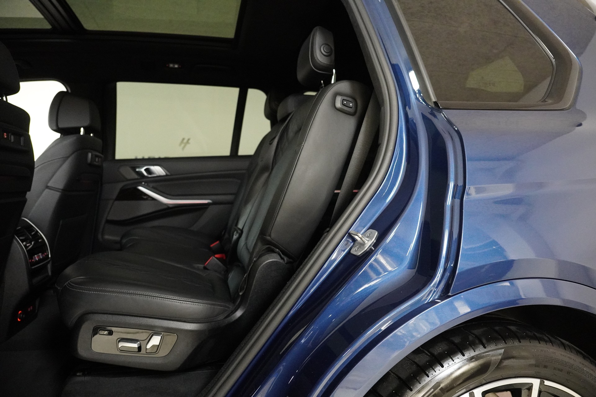BMW X7 xDrive 48V 40d Steptronic-image-12
