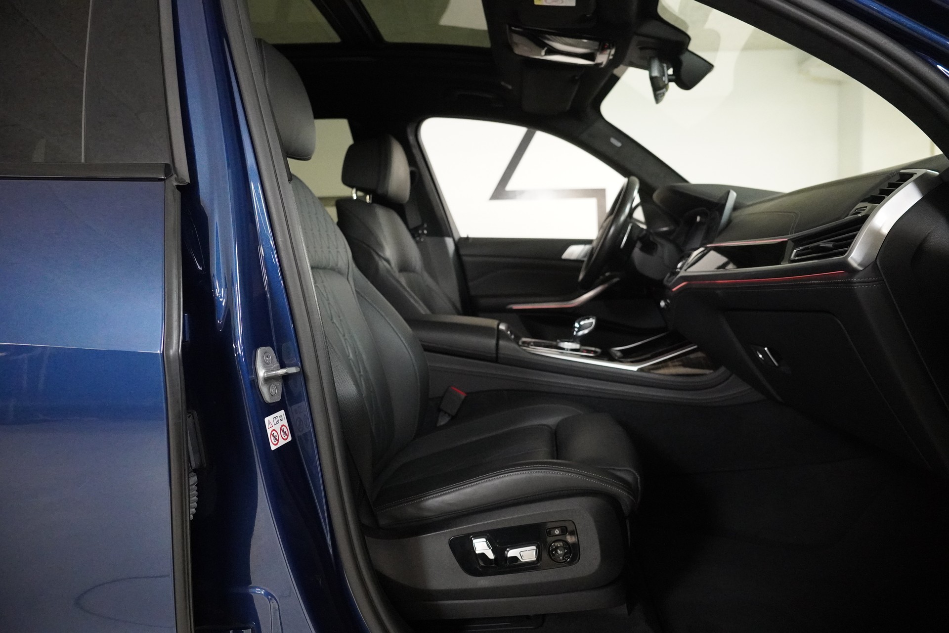 BMW X7 xDrive 48V 40d Steptronic-image-14