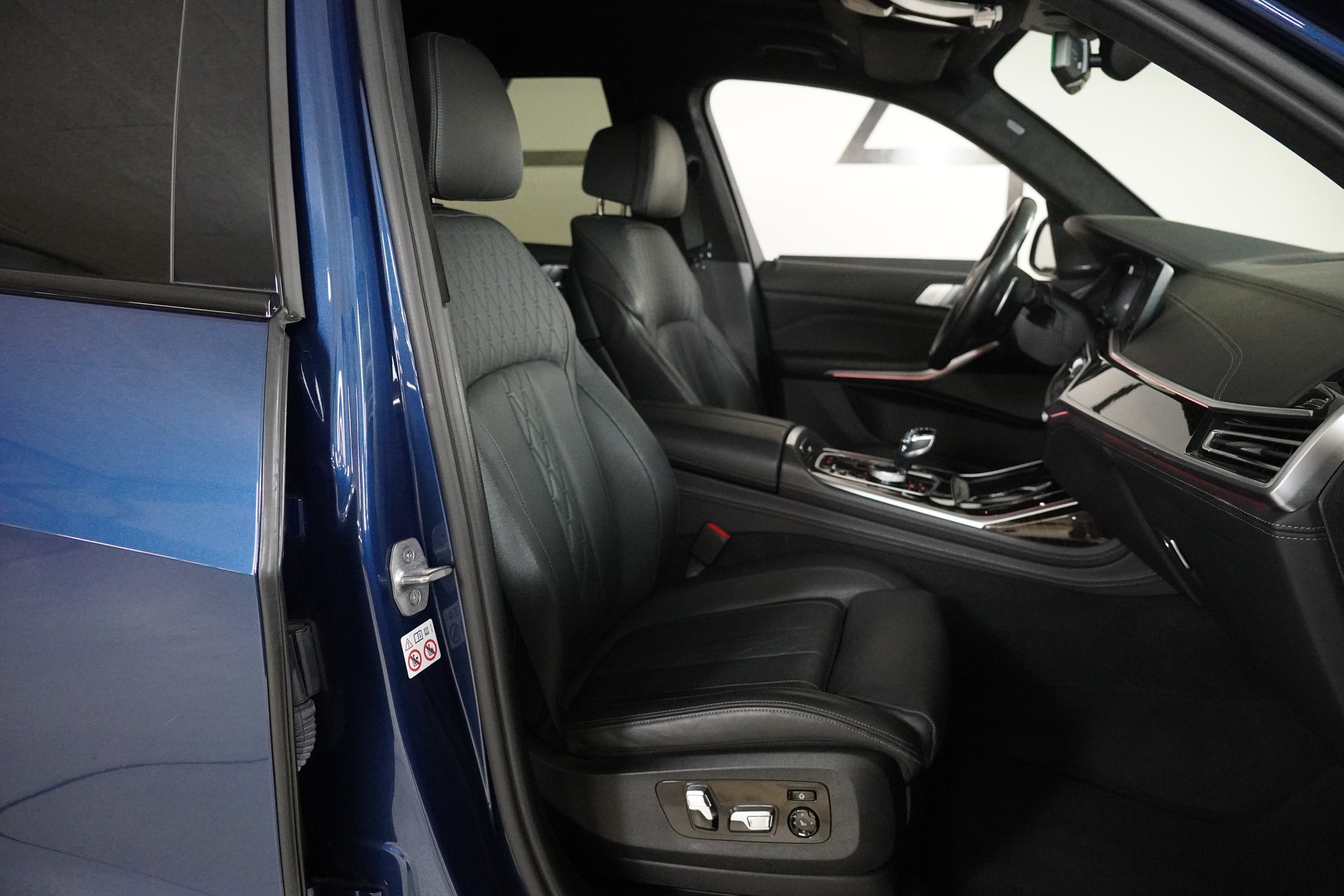 BMW X7 xDrive 48V 40d Steptronic-image-15