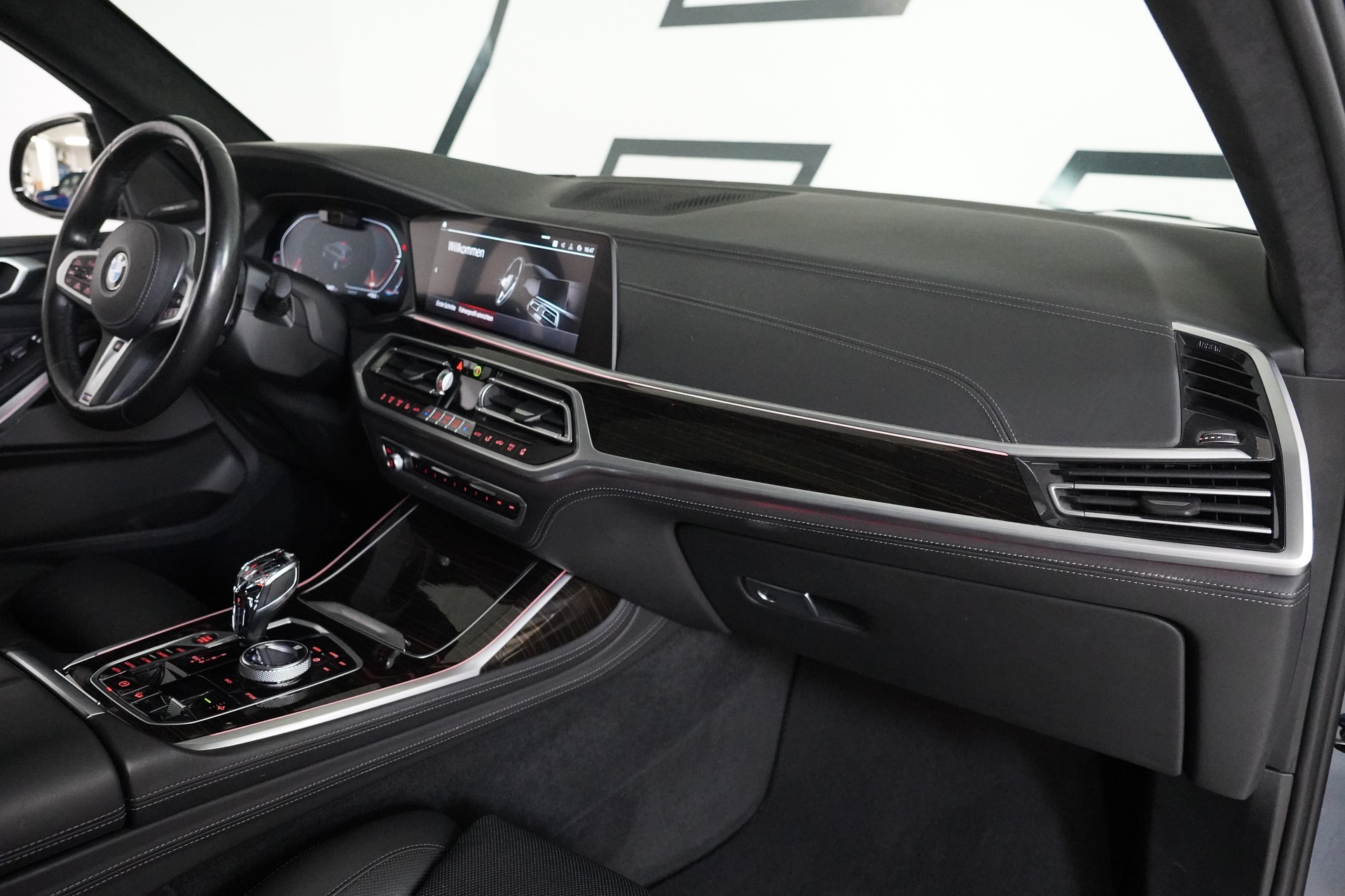 BMW X7 xDrive 48V 40d Steptronic-image-17