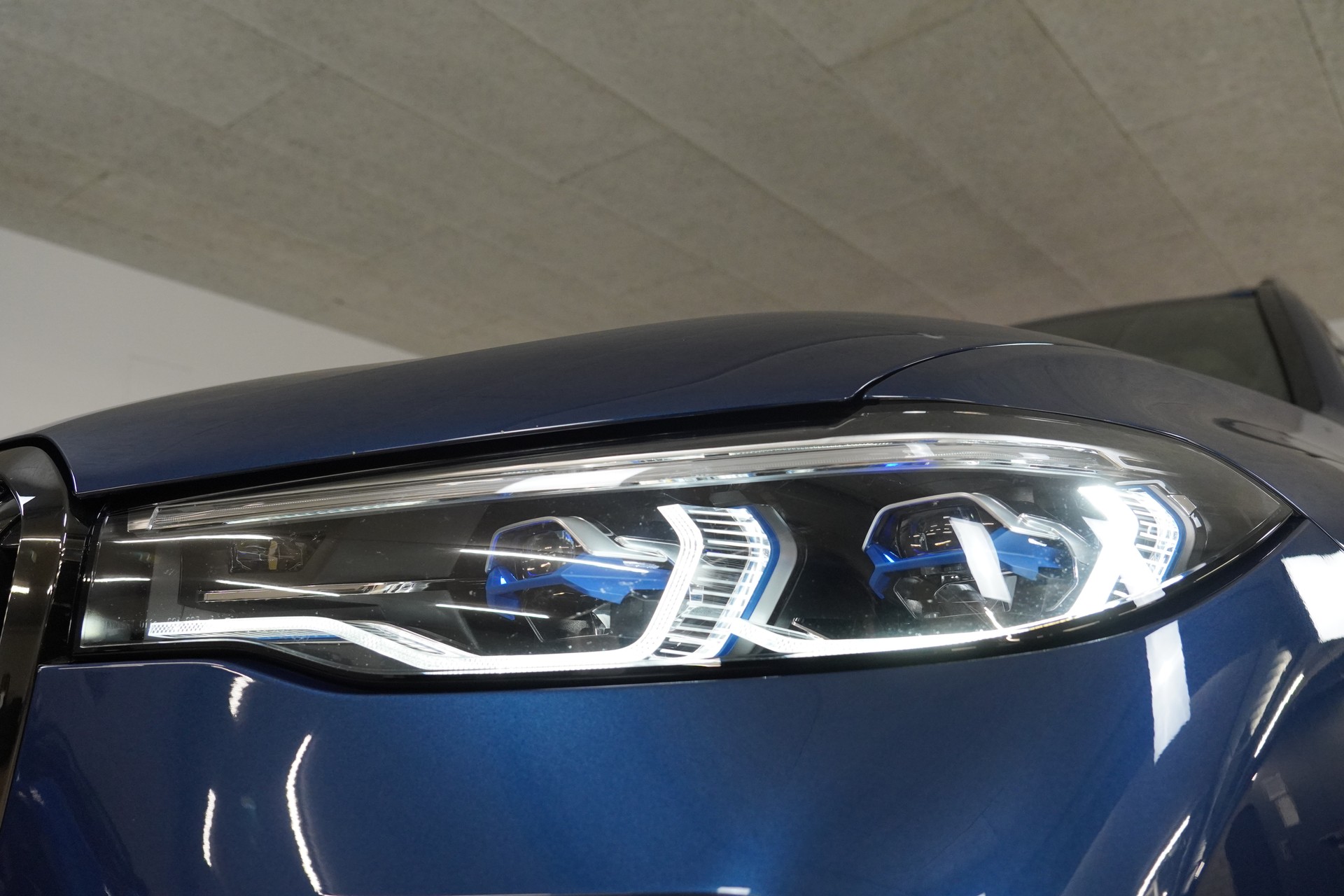 BMW X7 xDrive 48V 40d Steptronic-image-8