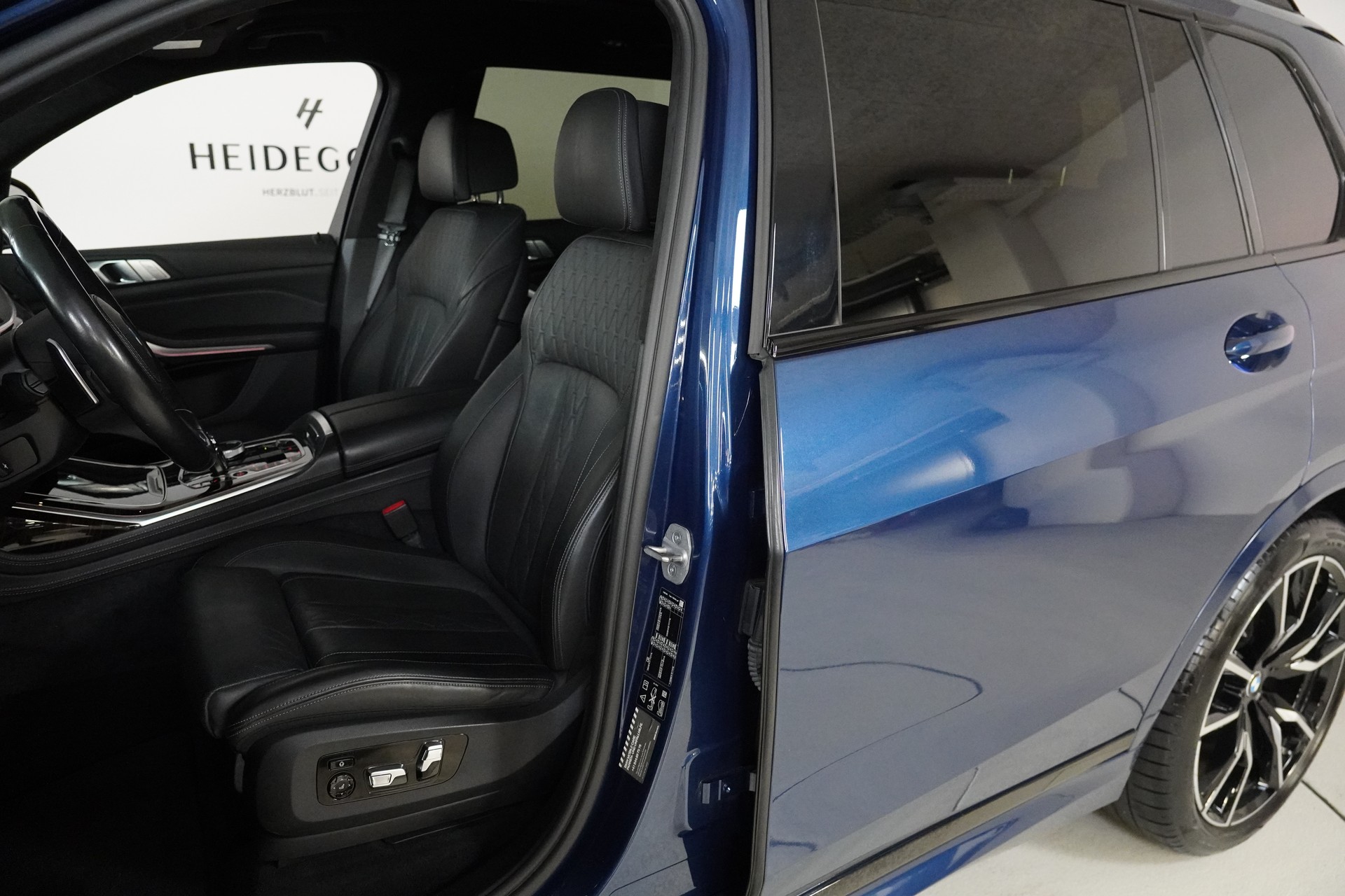BMW X7 xDrive 48V 40d Steptronic-image-11