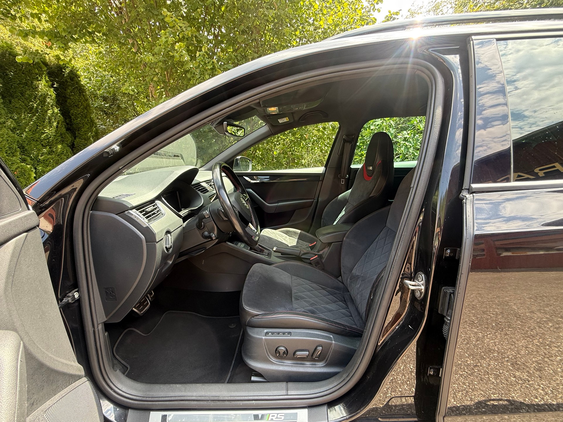 SKODA Octavia Combi 2.0 TSI RS Final Edition DSG-image-9