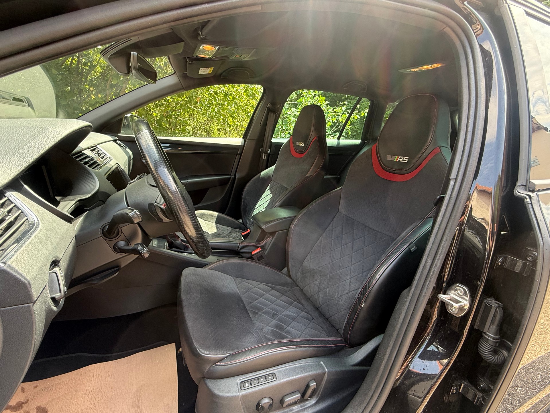 SKODA Octavia Combi 2.0 TSI RS Final Edition DSG-image-10