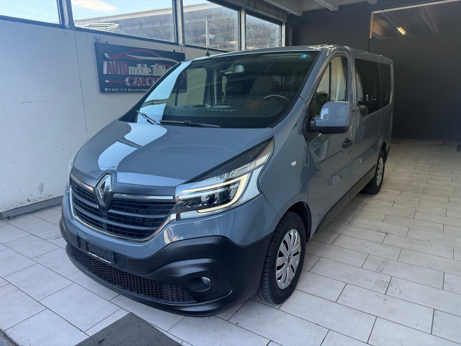 RENAULT Trafic Blue dCi 145 EDC Passenger Business-image-0