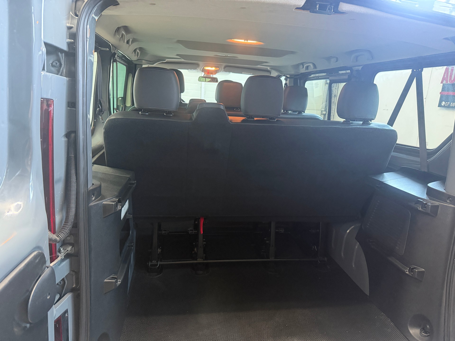 RENAULT Trafic Blue dCi 145 EDC Passenger Business-image-1