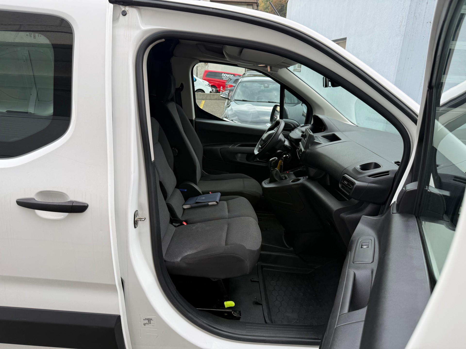 PEUGEOT Partner 1.5 Blue HDi s/s Asphalt 650kg-image-11
