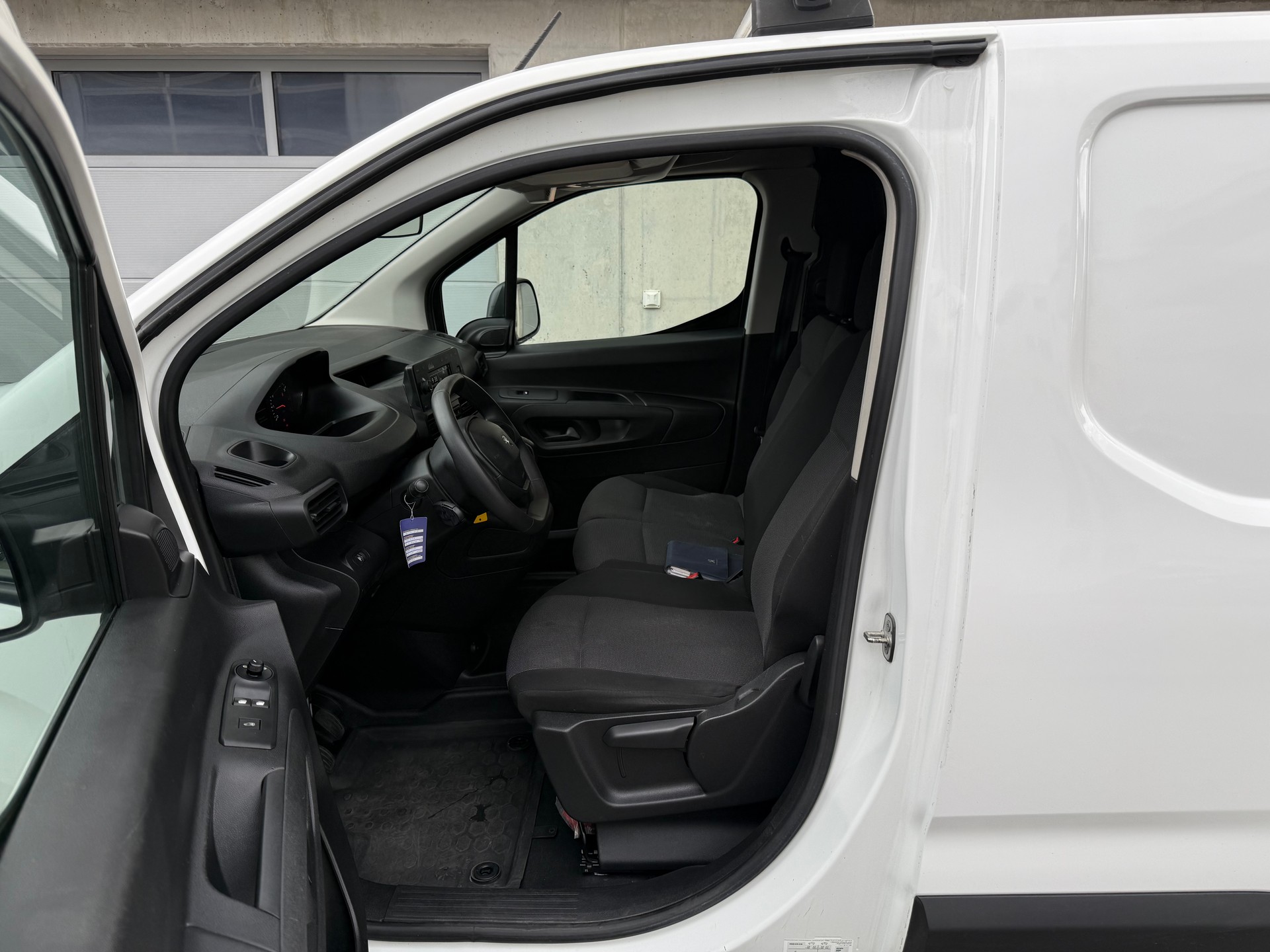 PEUGEOT Partner 1.5 Blue HDi s/s Asphalt 650kg-image-9