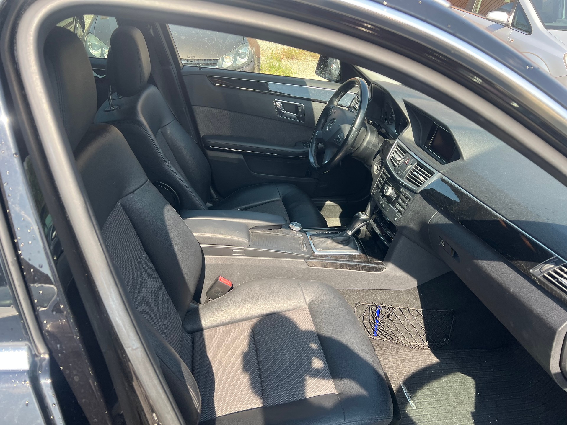 MERCEDES-BENZ E 200 CGI BlueEfficiency Avantgarde Automatic-image-7