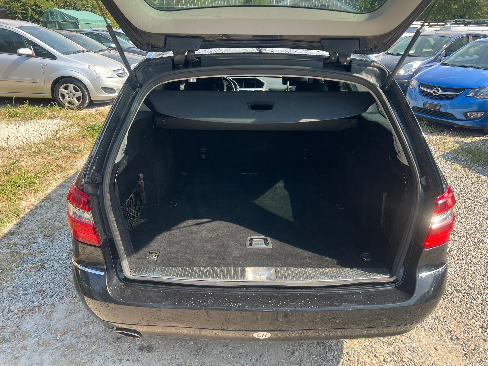MERCEDES-BENZ E 200 CGI BlueEfficiency Avantgarde Automatic-image-9