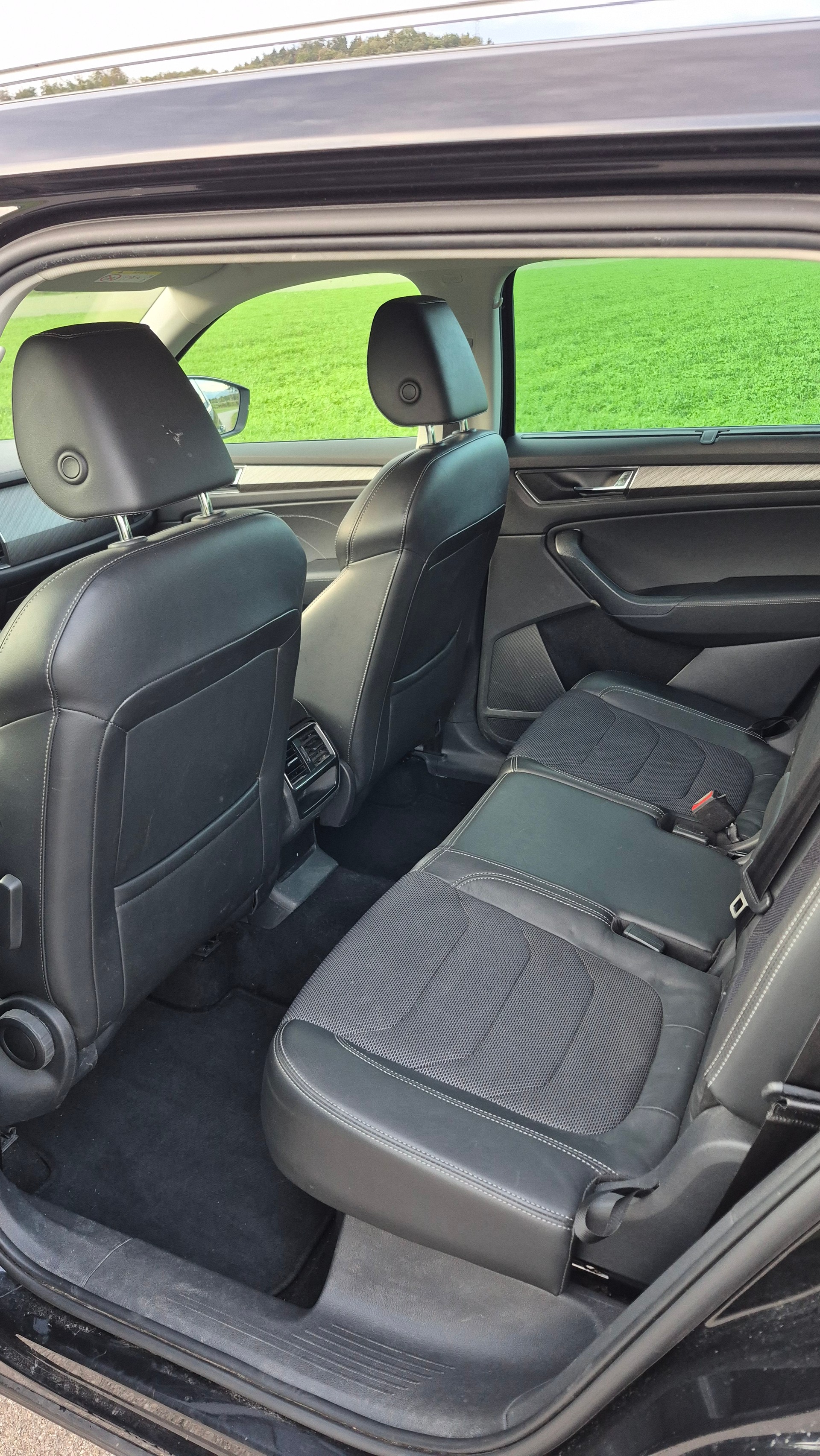 SKODA 2.0 TDI 4x4 DSG Style 7 Plätze-image-3