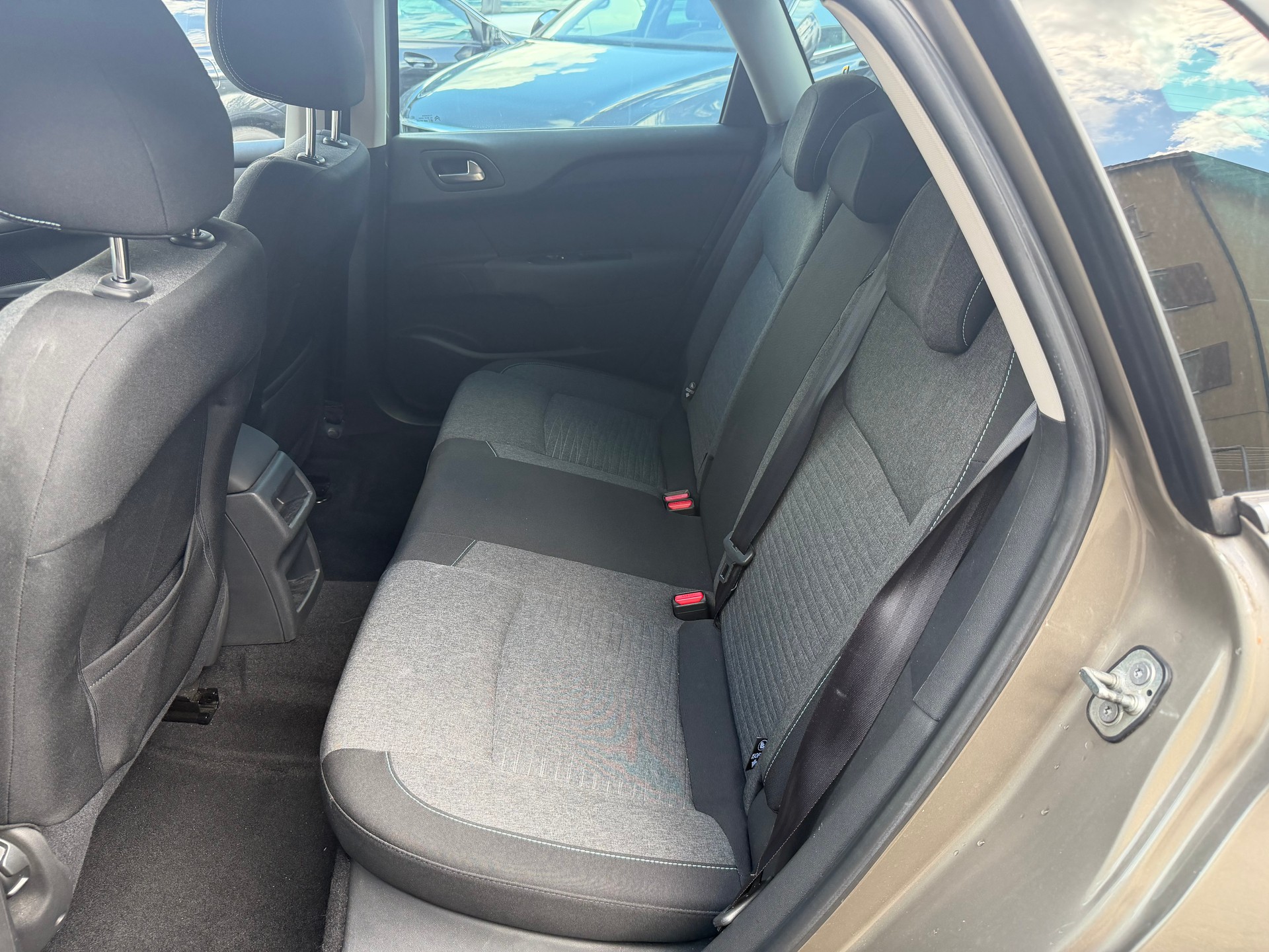 CITROEN C4 1.2 Pure Tech Feel Edition-image-9
