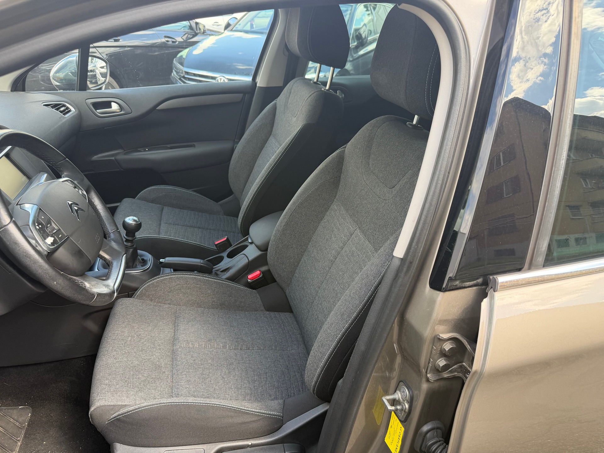 CITROEN C4 1.2 Pure Tech Feel Edition-image-12