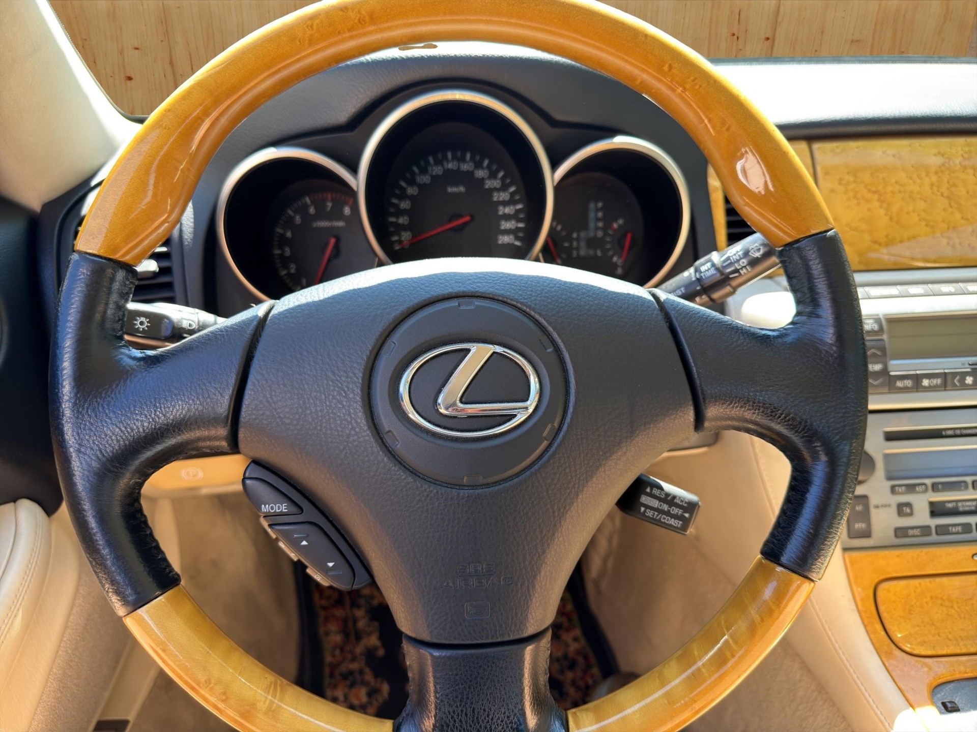 LEXUS SC 430-image-8