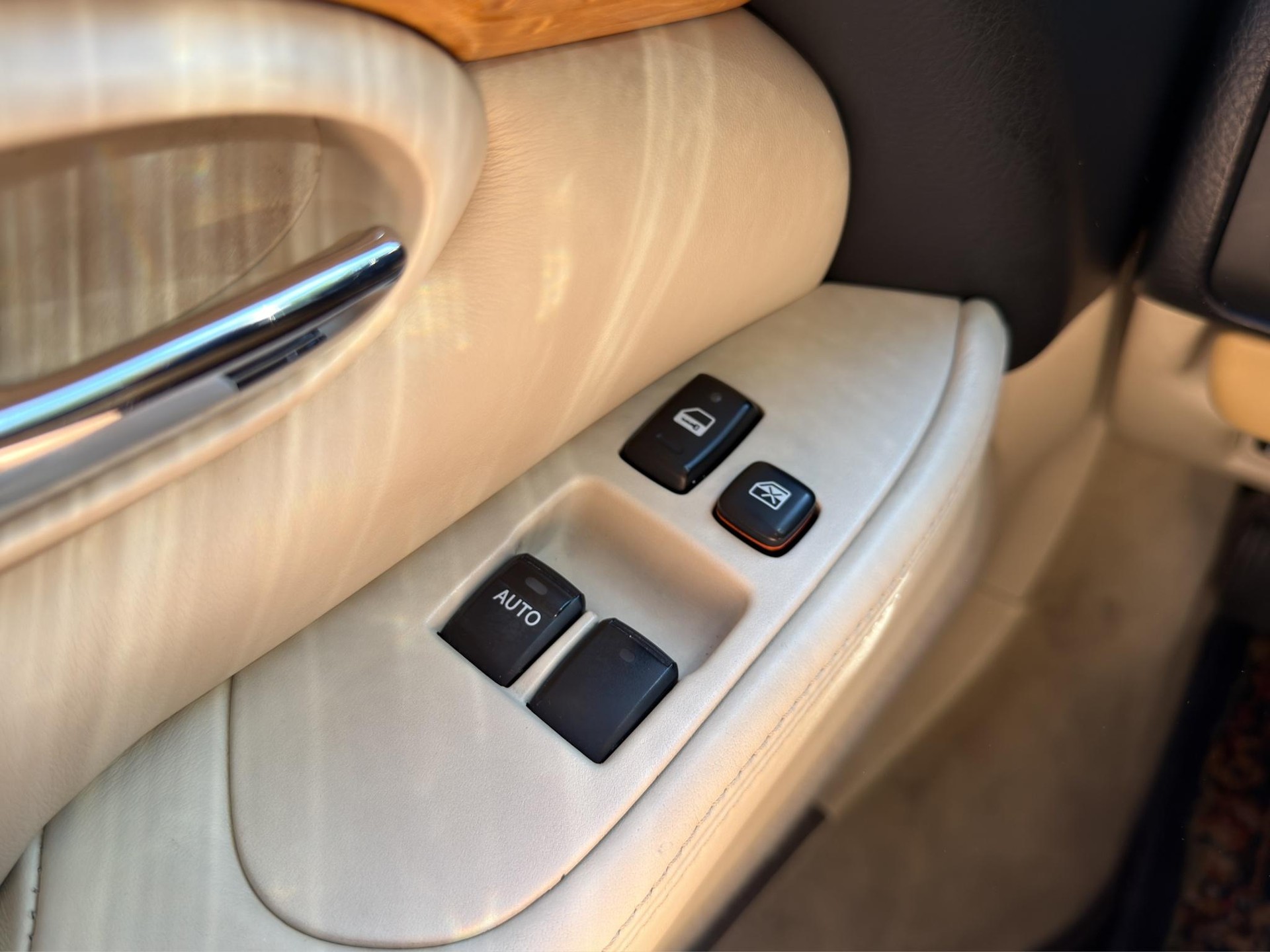 LEXUS SC 430-image-9