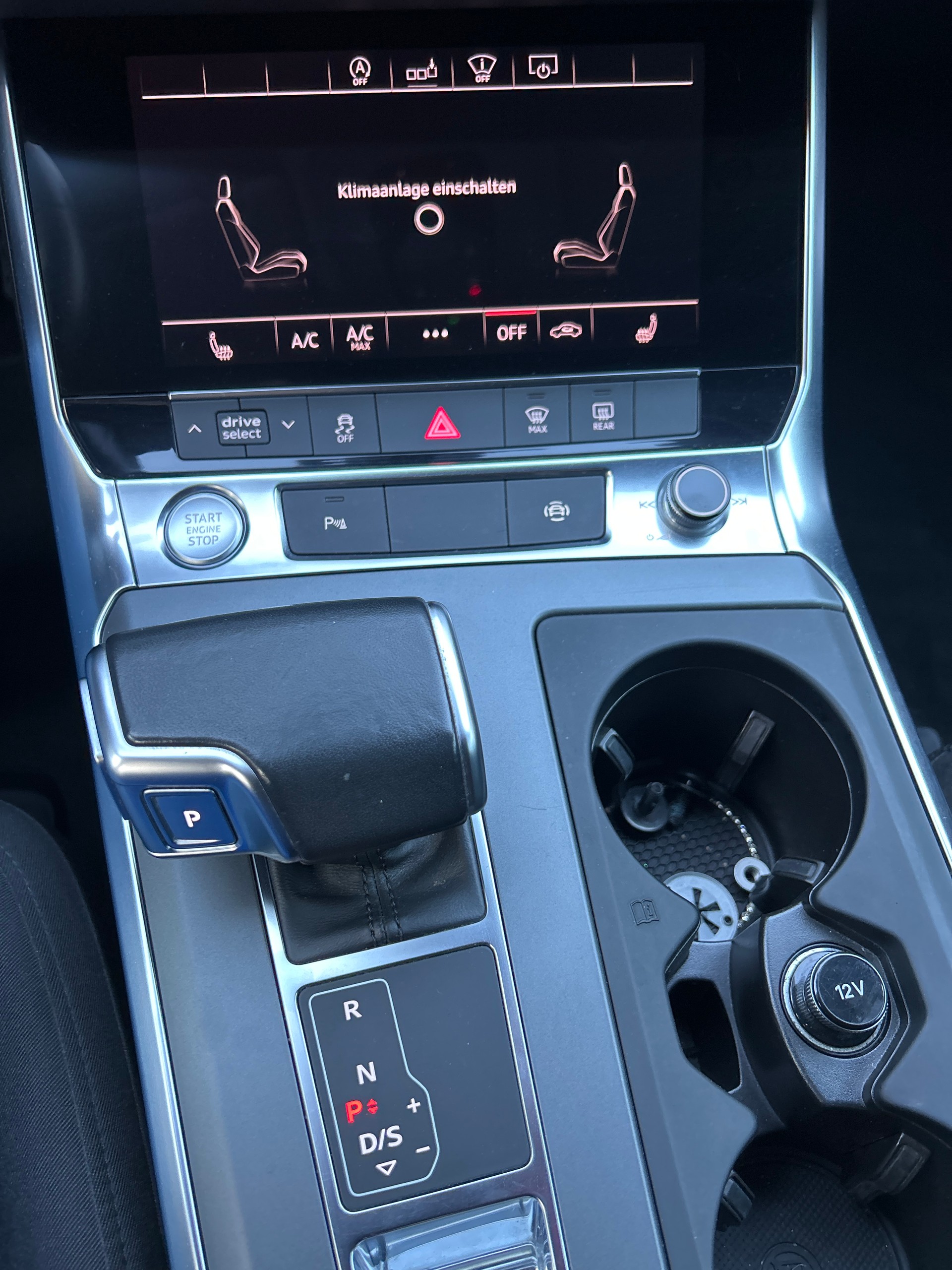 AUDI A6 Avant 40 TDI Sport Attraction quattro S-tronic-image-12