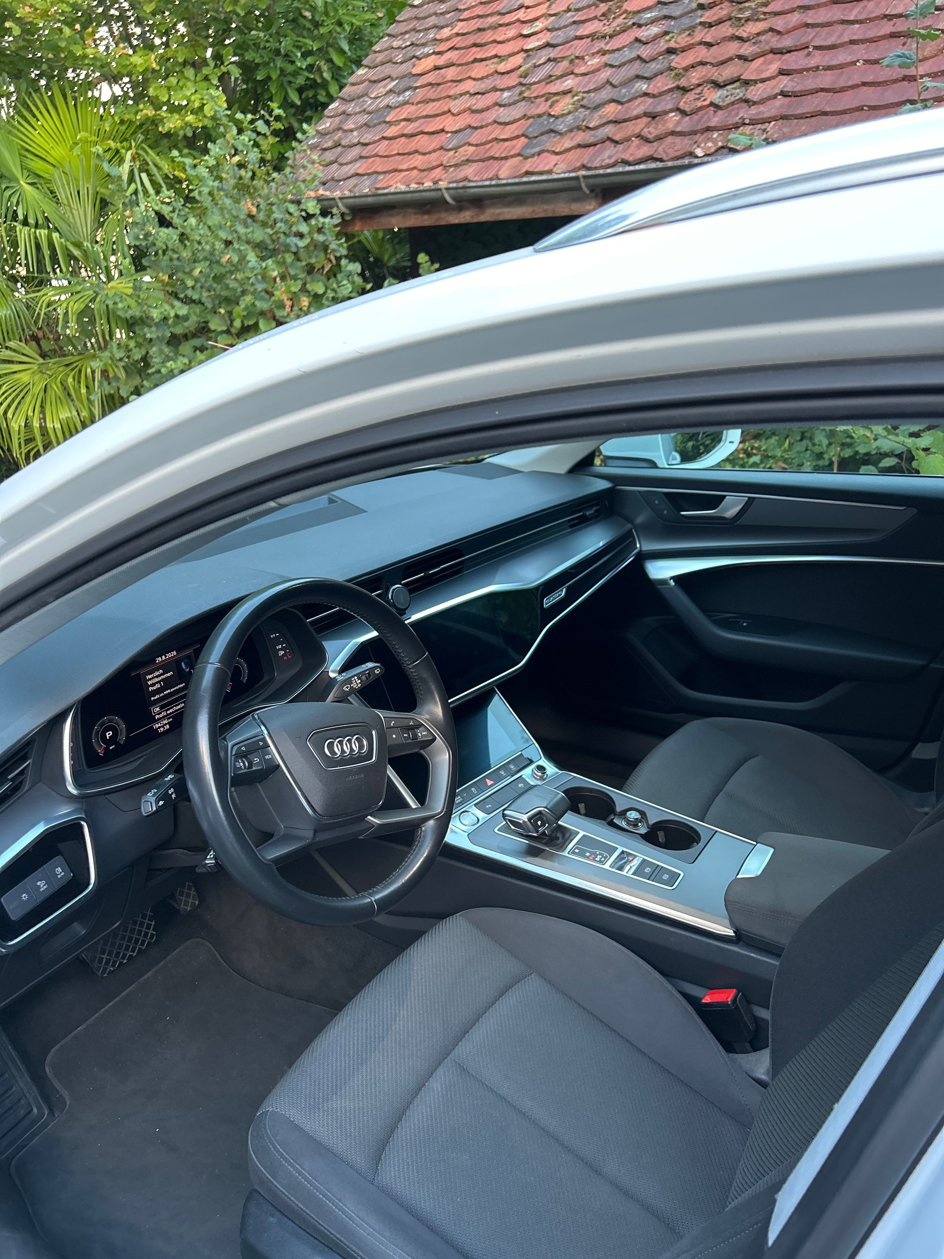AUDI A6 Avant 40 TDI Sport Attraction quattro S-tronic-image-4