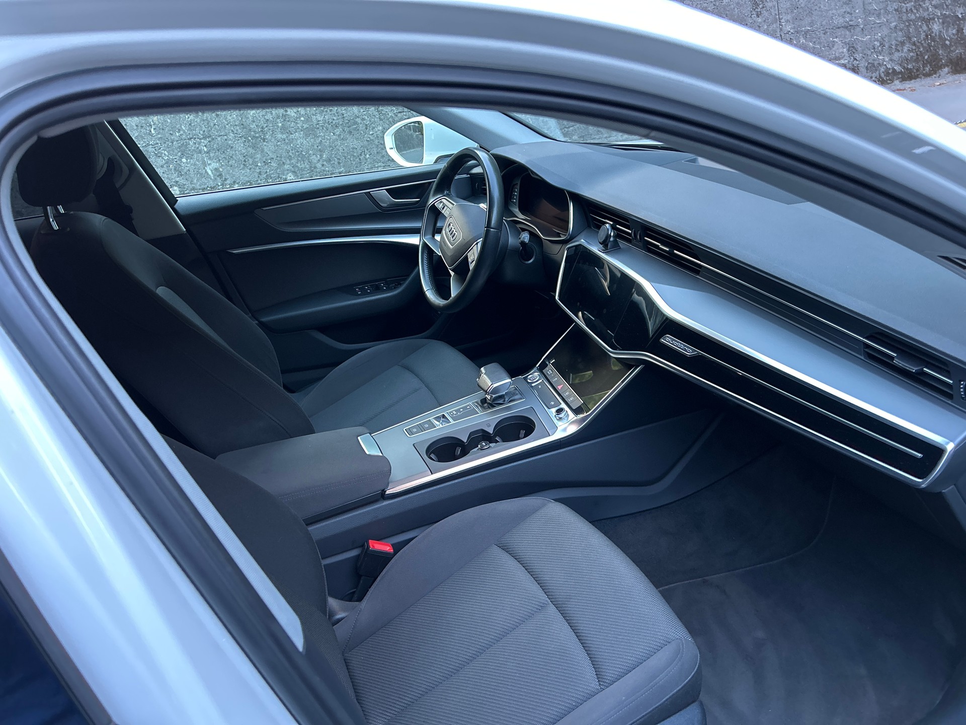 AUDI A6 Avant 40 TDI Sport Attraction quattro S-tronic-image-5