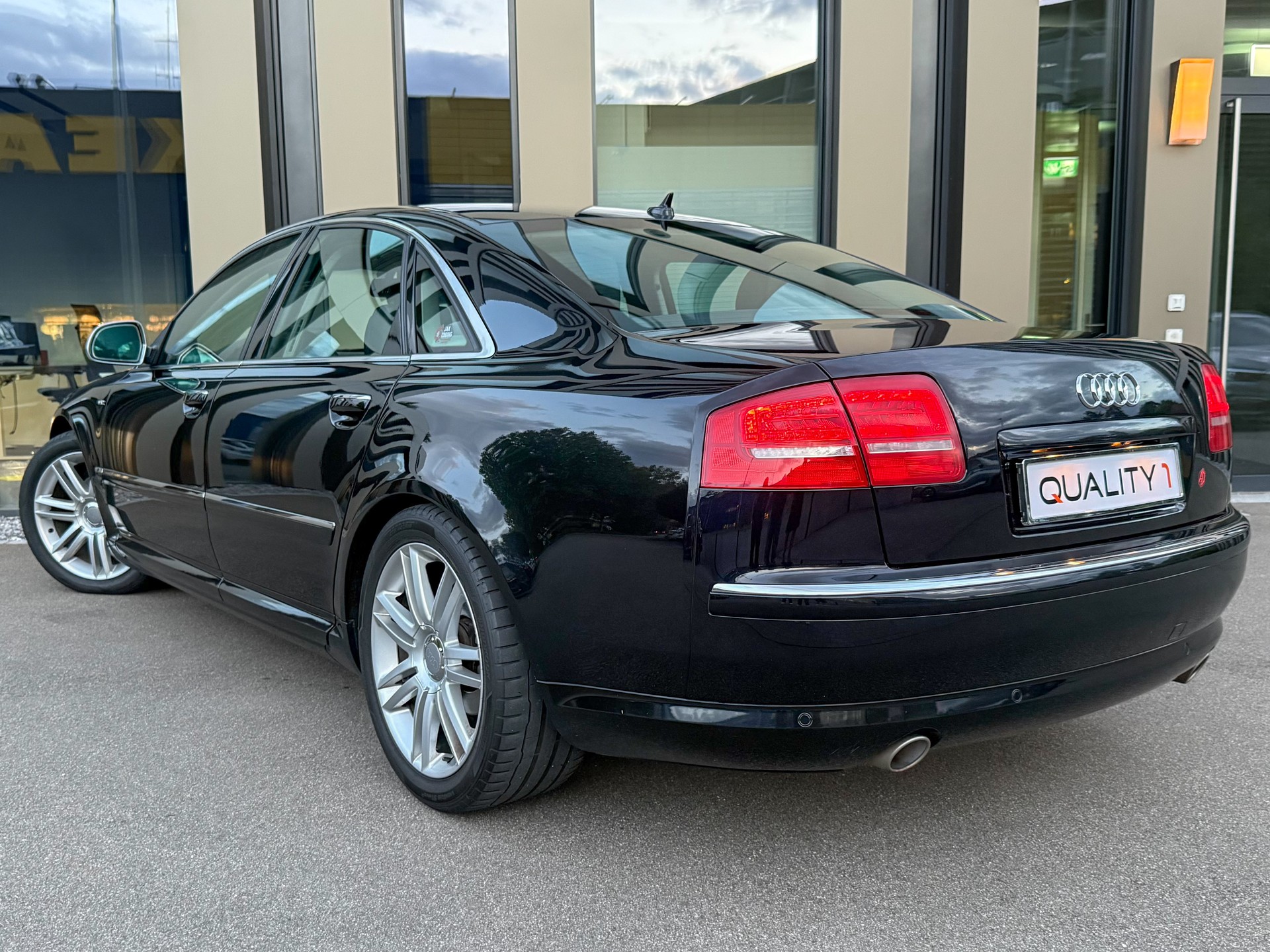 AUDI A8 3.0 TDI quattro tiptronic-image-2