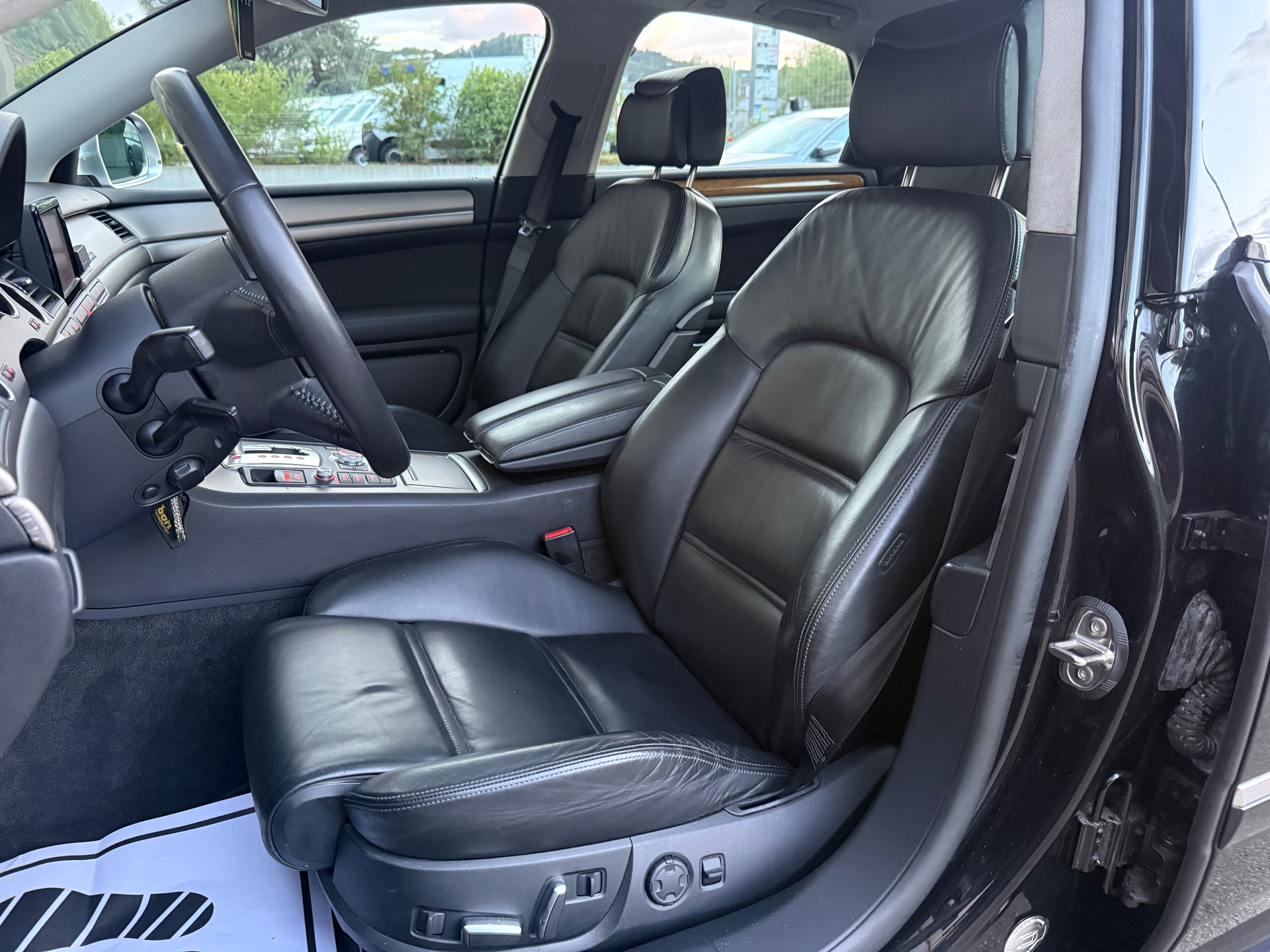 AUDI A8 3.0 TDI quattro tiptronic-image-10