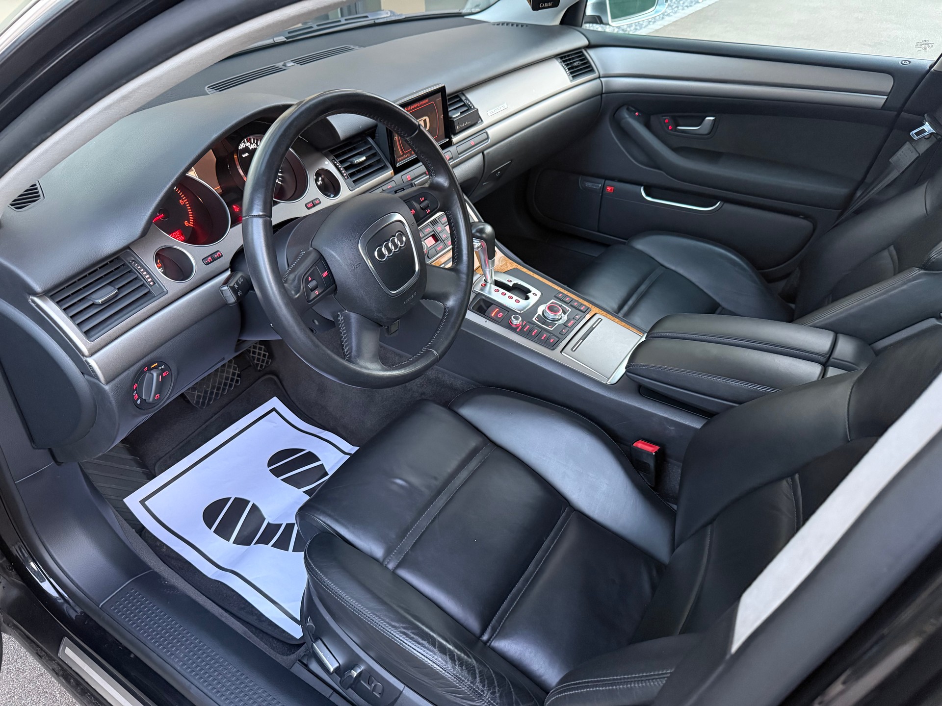AUDI A8 3.0 TDI quattro tiptronic-image-9