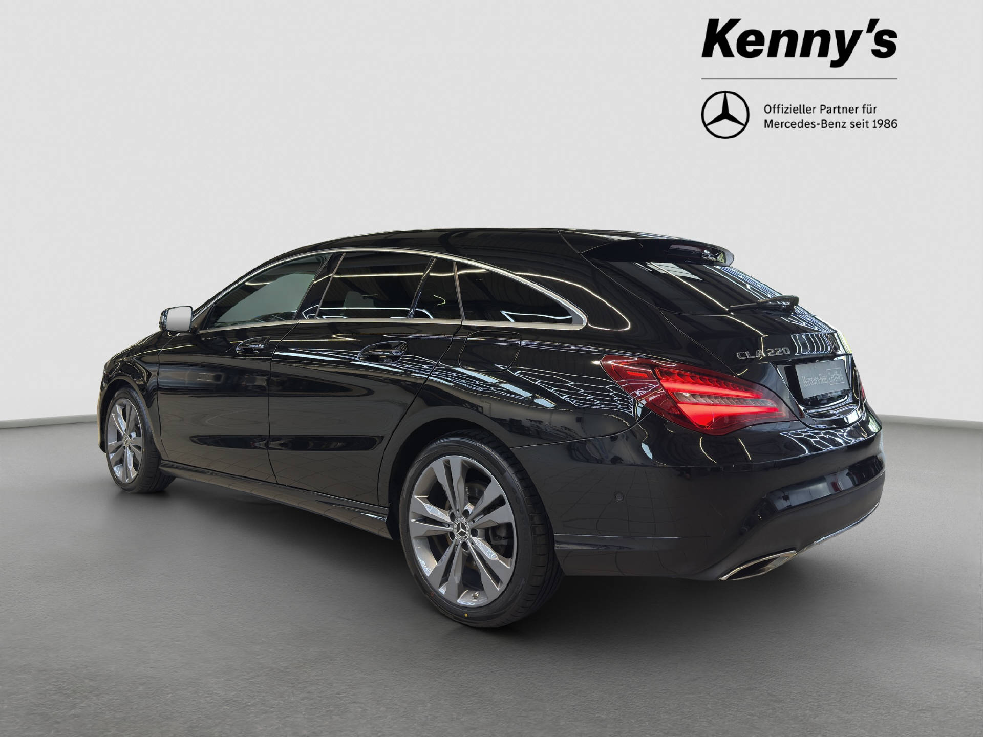MERCEDES-BENZ CLA 220 Urban 4MATIC Shooting Brake-showroom-element-3