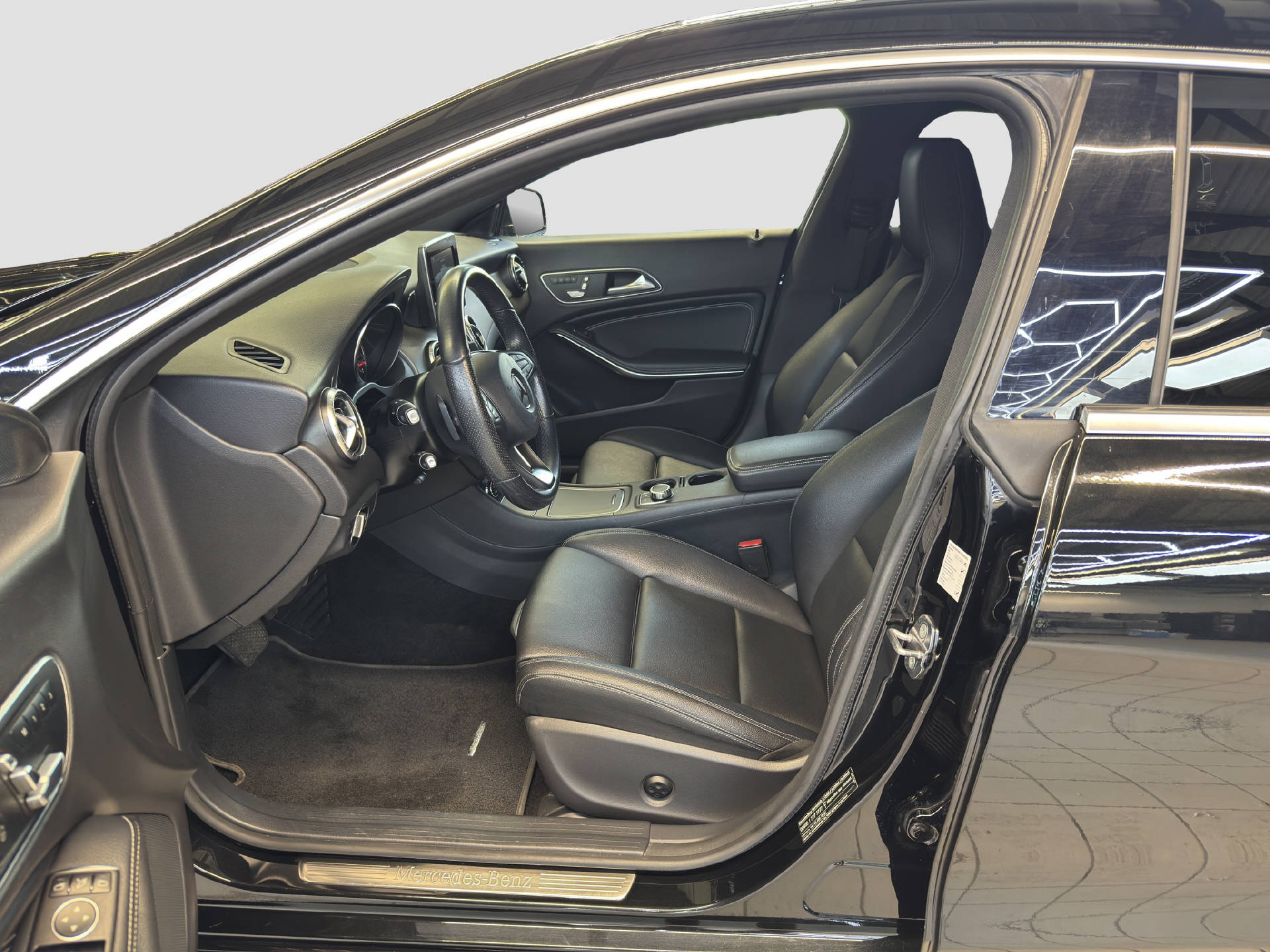 MERCEDES-BENZ CLA 220 Urban 4MATIC Shooting Brake-image-6